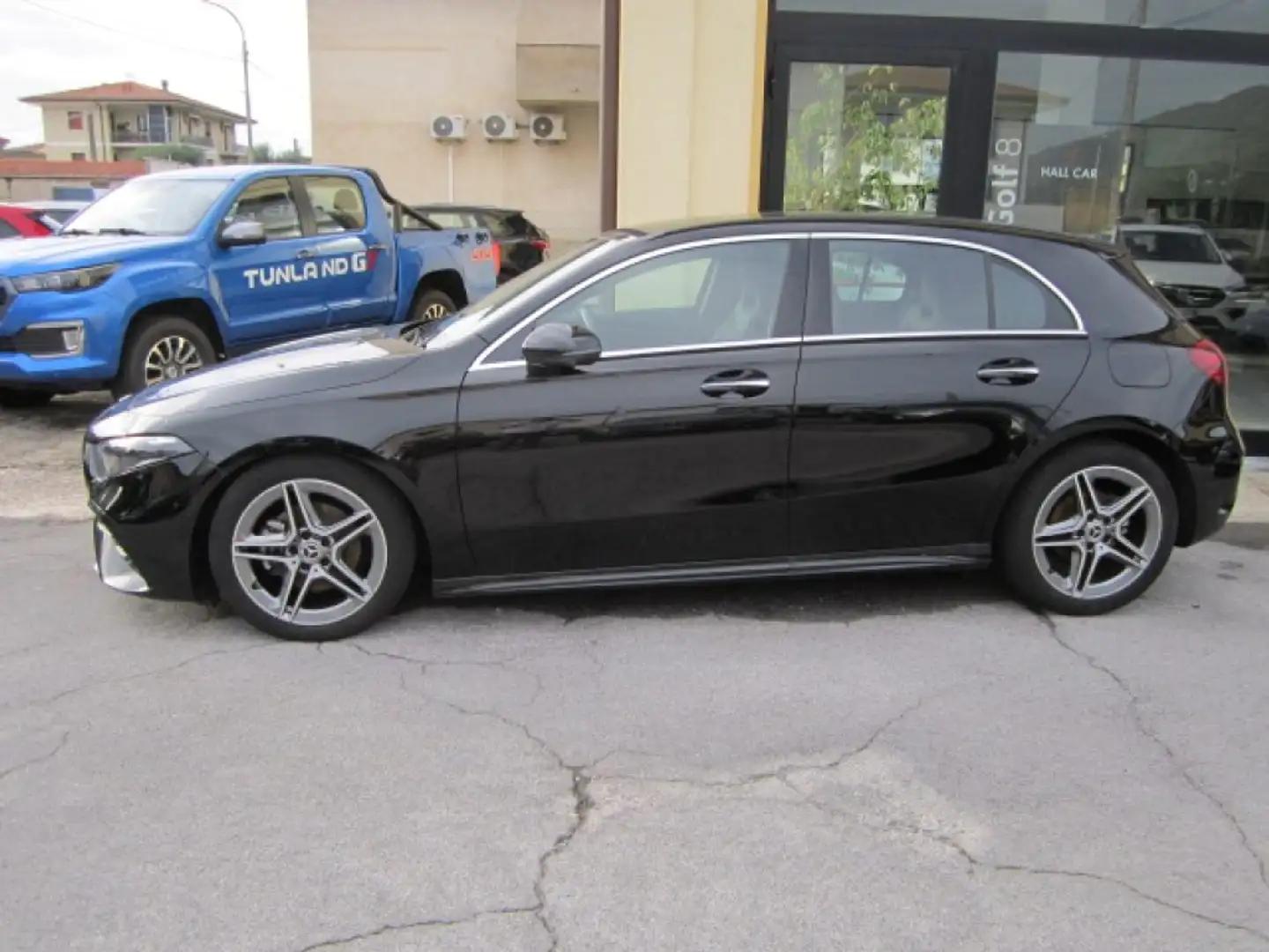 Mercedes-Benz A 180 d Automatic AMG Line Premium Schwarz - 2