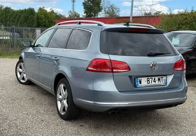 Volkswagen Passat view 4