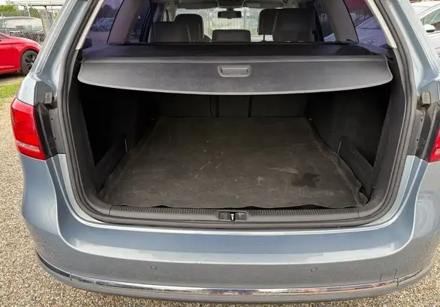 Volkswagen Passat view 10