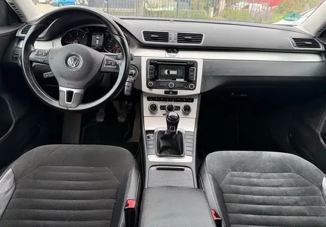 Volkswagen Passat view 6