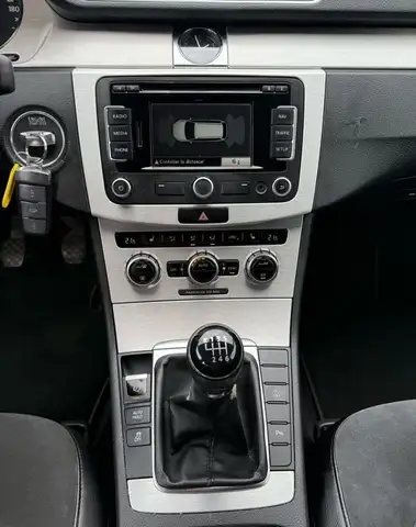Volkswagen Passat view 8