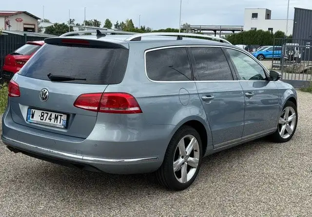 Volkswagen Passat view 3