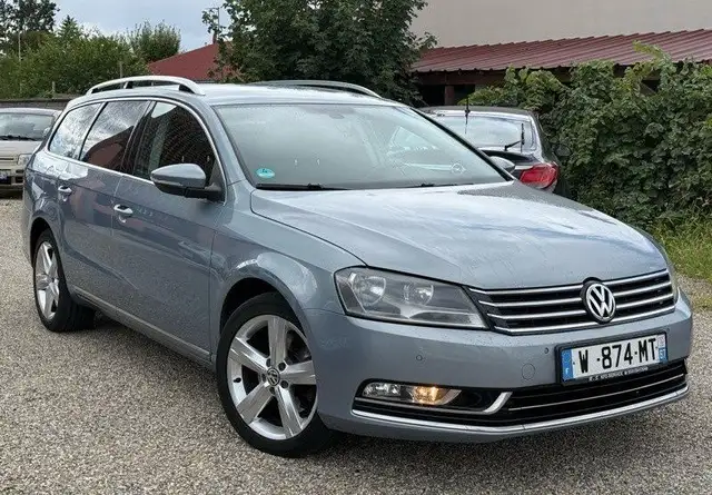 Volkswagen Passat view 2