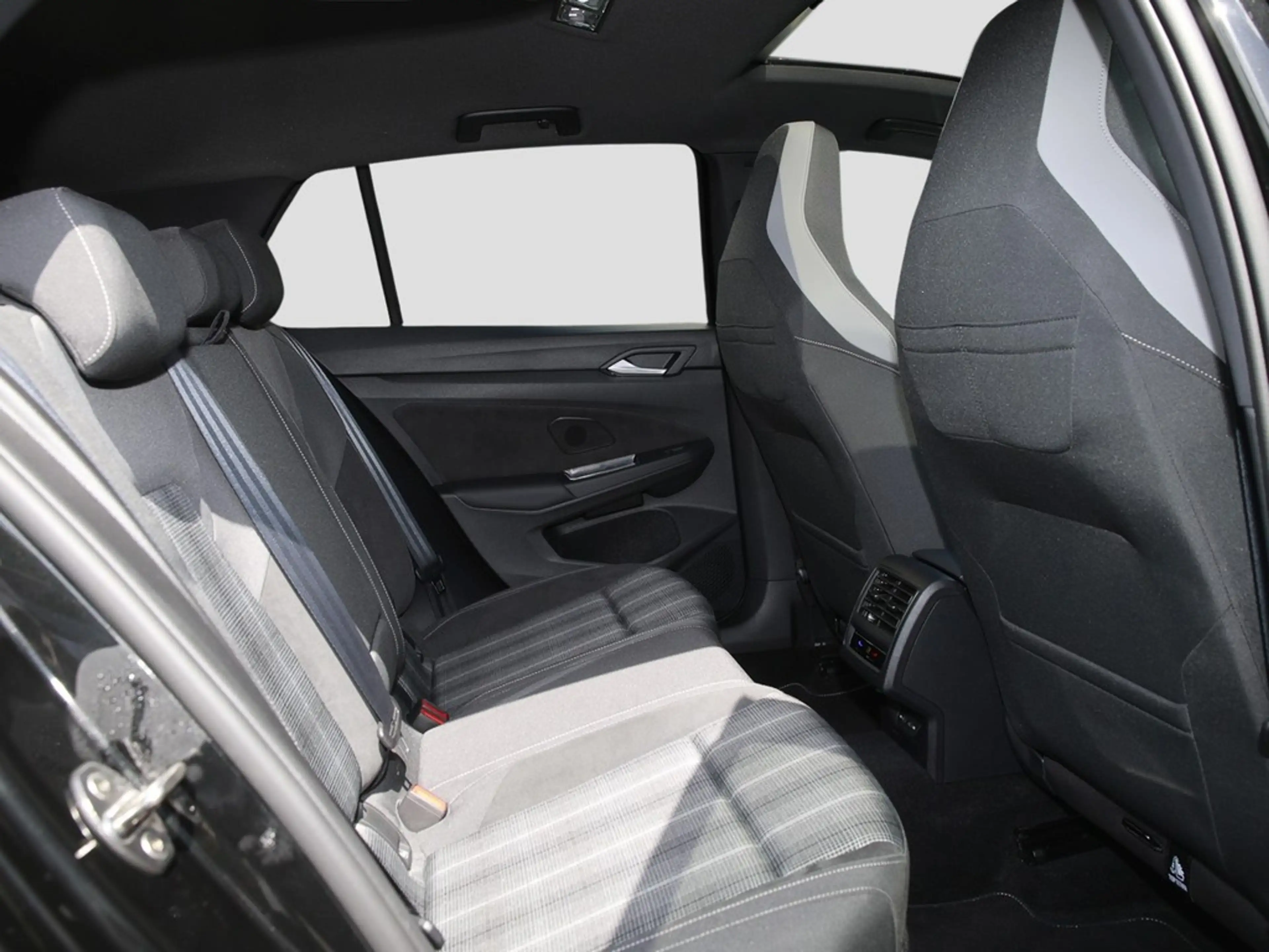 Volkswagen Golf GTD 2.0 TDI DSG Navi/Pano/Matrix — photo 9