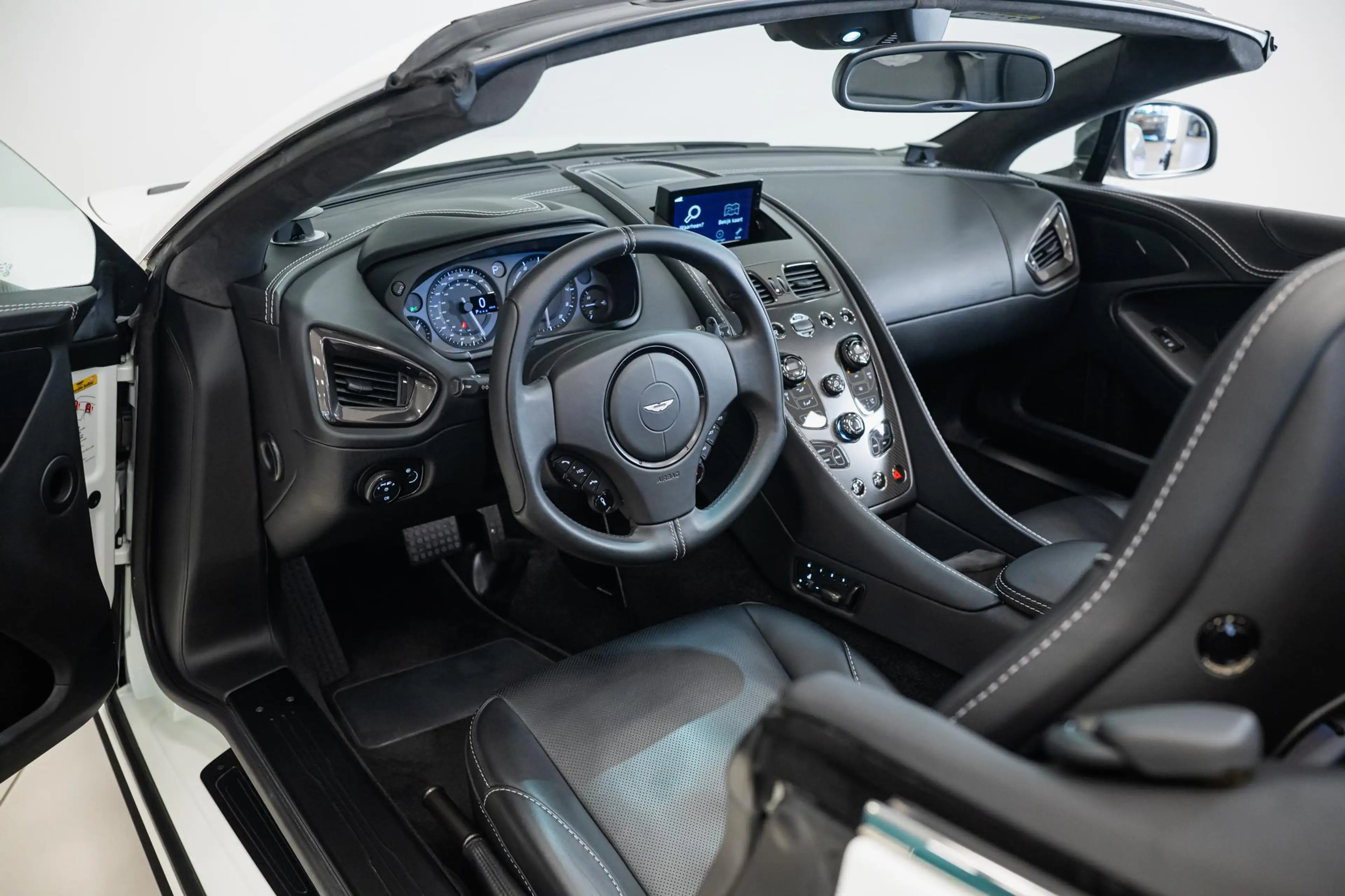 Aston Martin Vanquish Volante | 6.0 V12 Touchtronic 2+2 | B&O Audio | In — photo 5