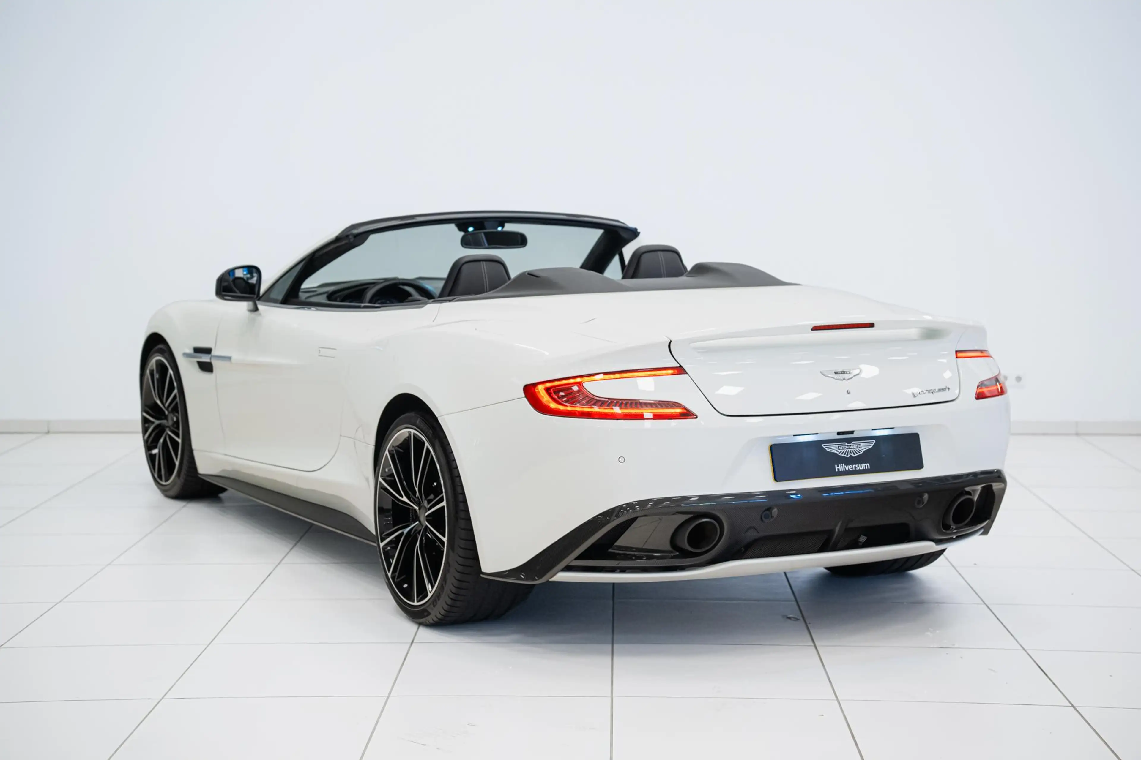 Aston Martin Vanquish Volante | 6.0 V12 Touchtronic 2+2 | B&O Audio | In — photo 13