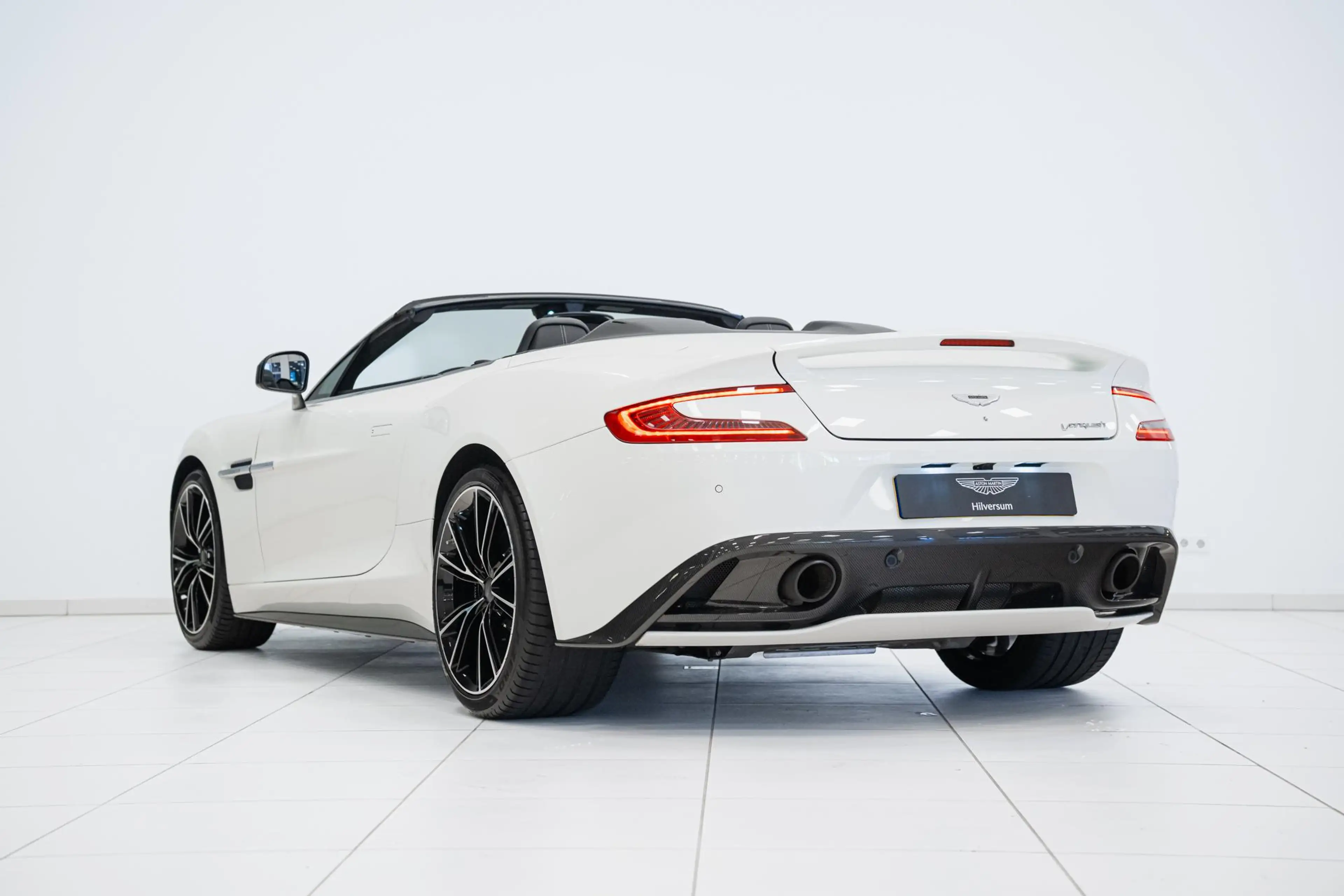 Aston Martin Vanquish Volante | 6.0 V12 Touchtronic 2+2 | B&O Audio | In — photo 3