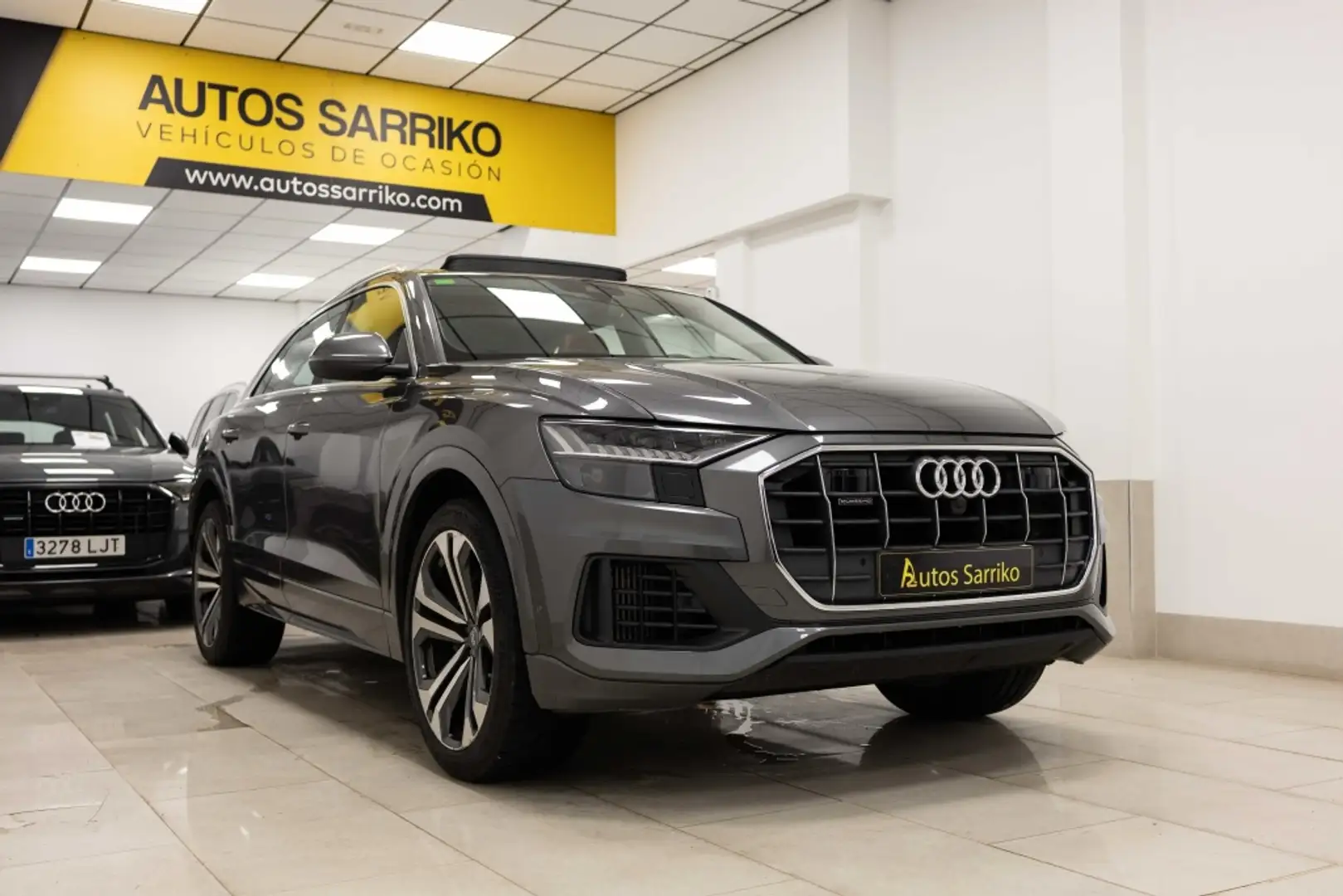 Audi Q8 55 TFSI quattro tiptronic Gris - 2