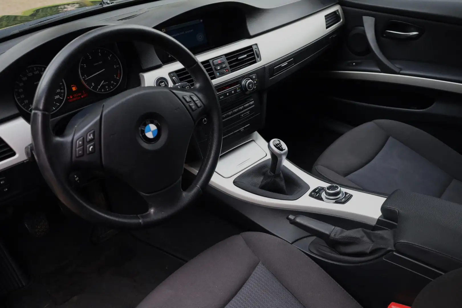 BMW 318 3-serie Touring 318i Business Line | Xenon | Trekh Black - 2