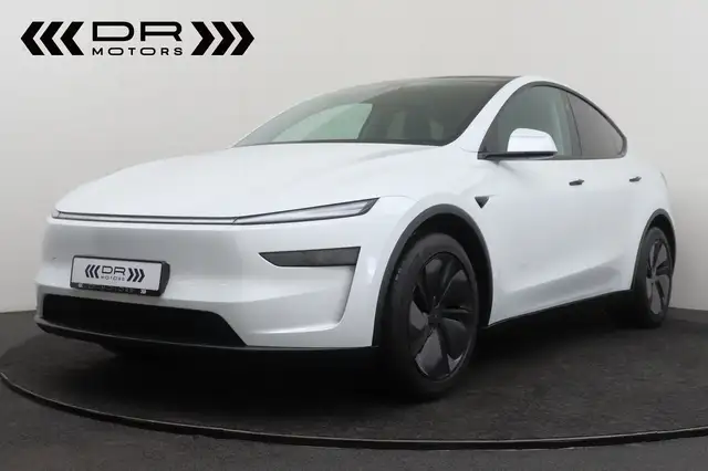 Tesla Model Y NEW MODEL - AUTONOMOUS DRIVING!!!