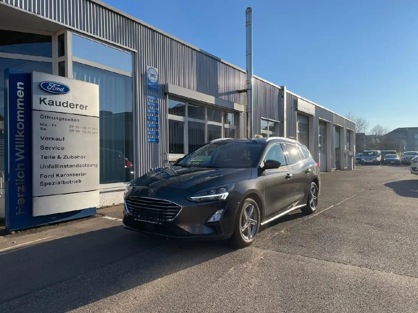 Ford Focus Cool & Connect Gris - 1