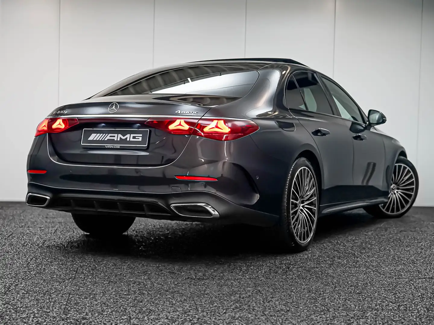 Mercedes-Benz E 400 E400 e 4MATIC AMG Line | Luchtvering | Pano | Acht siva - 2