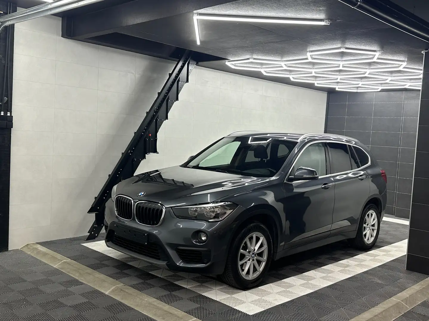 BMW X1 X1 1.5iA  *** GARANTIE *** Grijs - 1