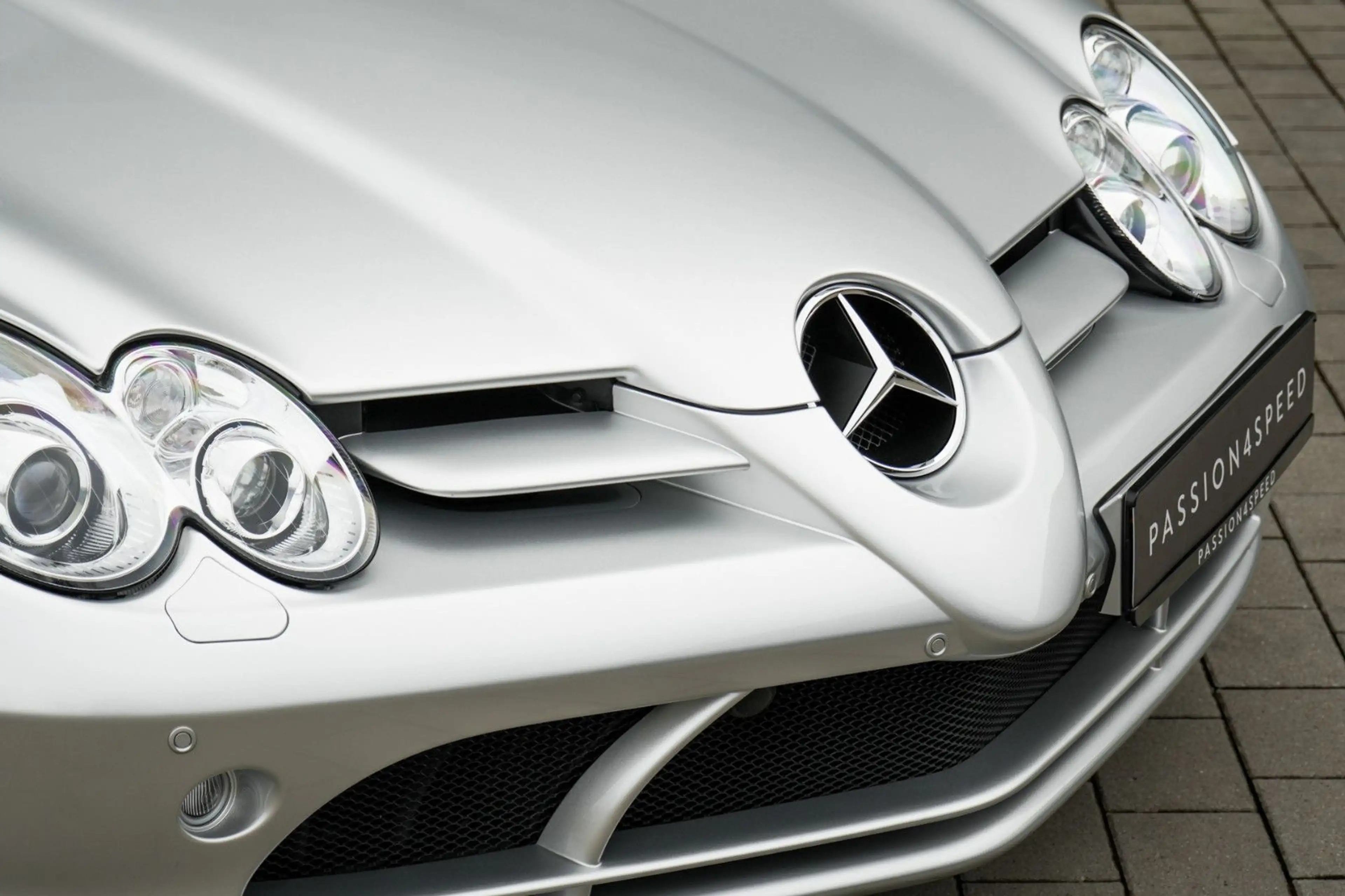 Mercedes-Benz SLR McLaren Roadster — photo 6