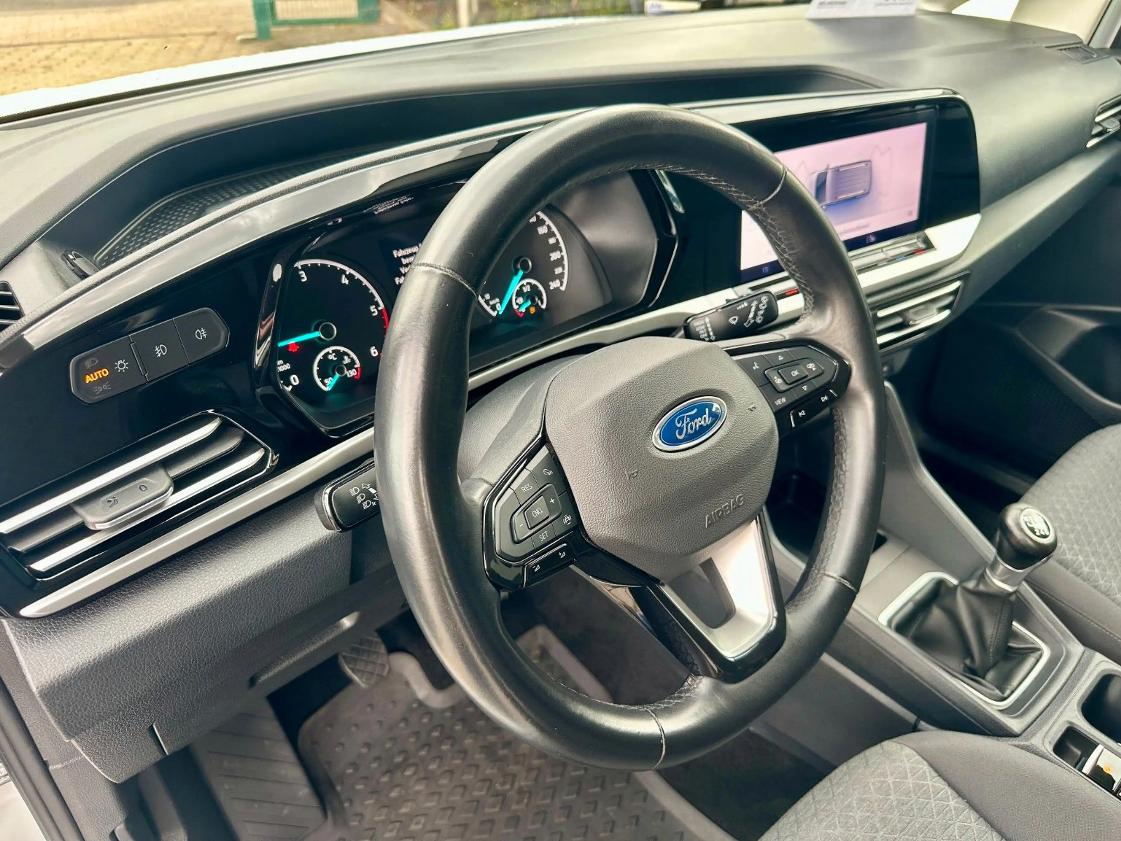 Ford Grand Tourneo Connect 2.0 EcoBlue TITANIUM — photo 13