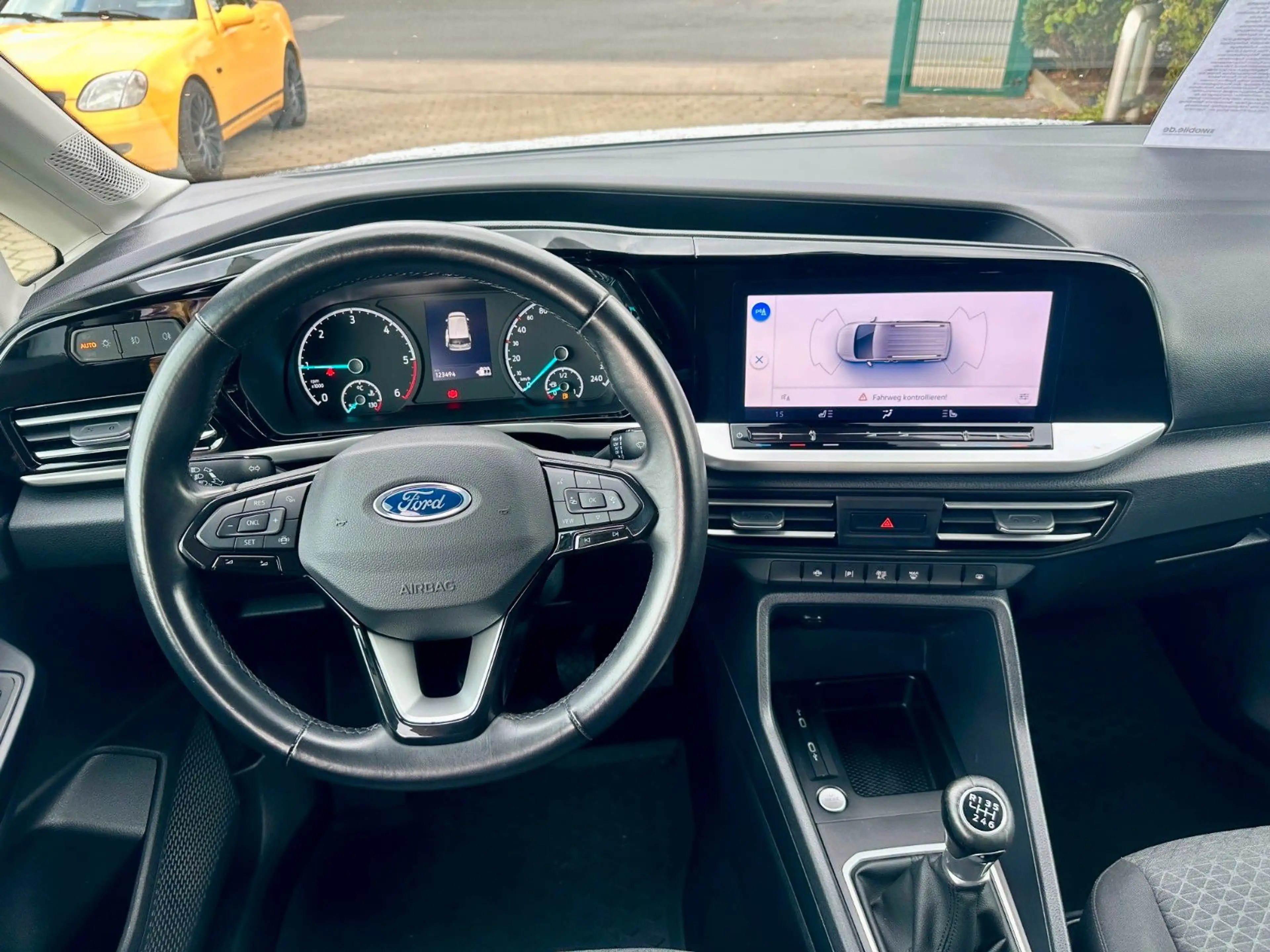 Ford Grand Tourneo Connect 2.0 EcoBlue TITANIUM — photo 12