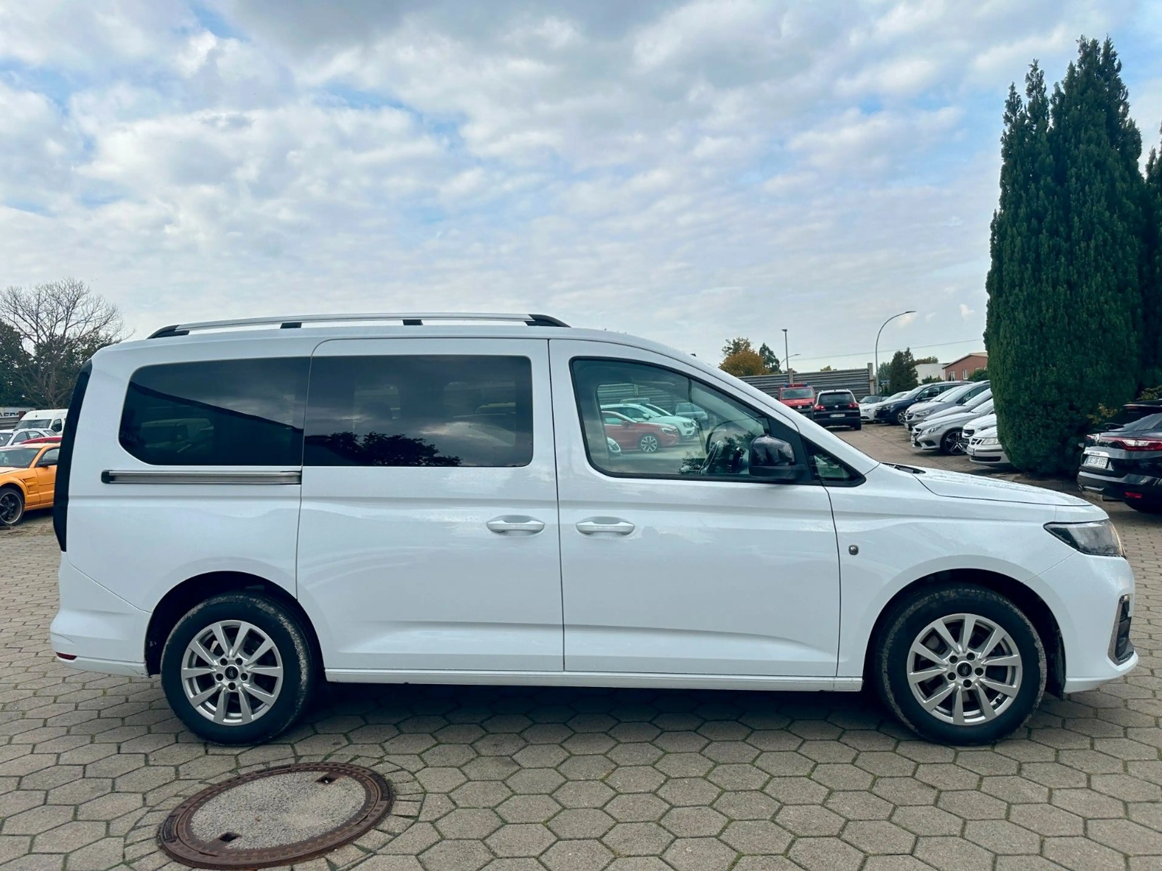 Ford Grand Tourneo Connect 2.0 EcoBlue TITANIUM — photo 3