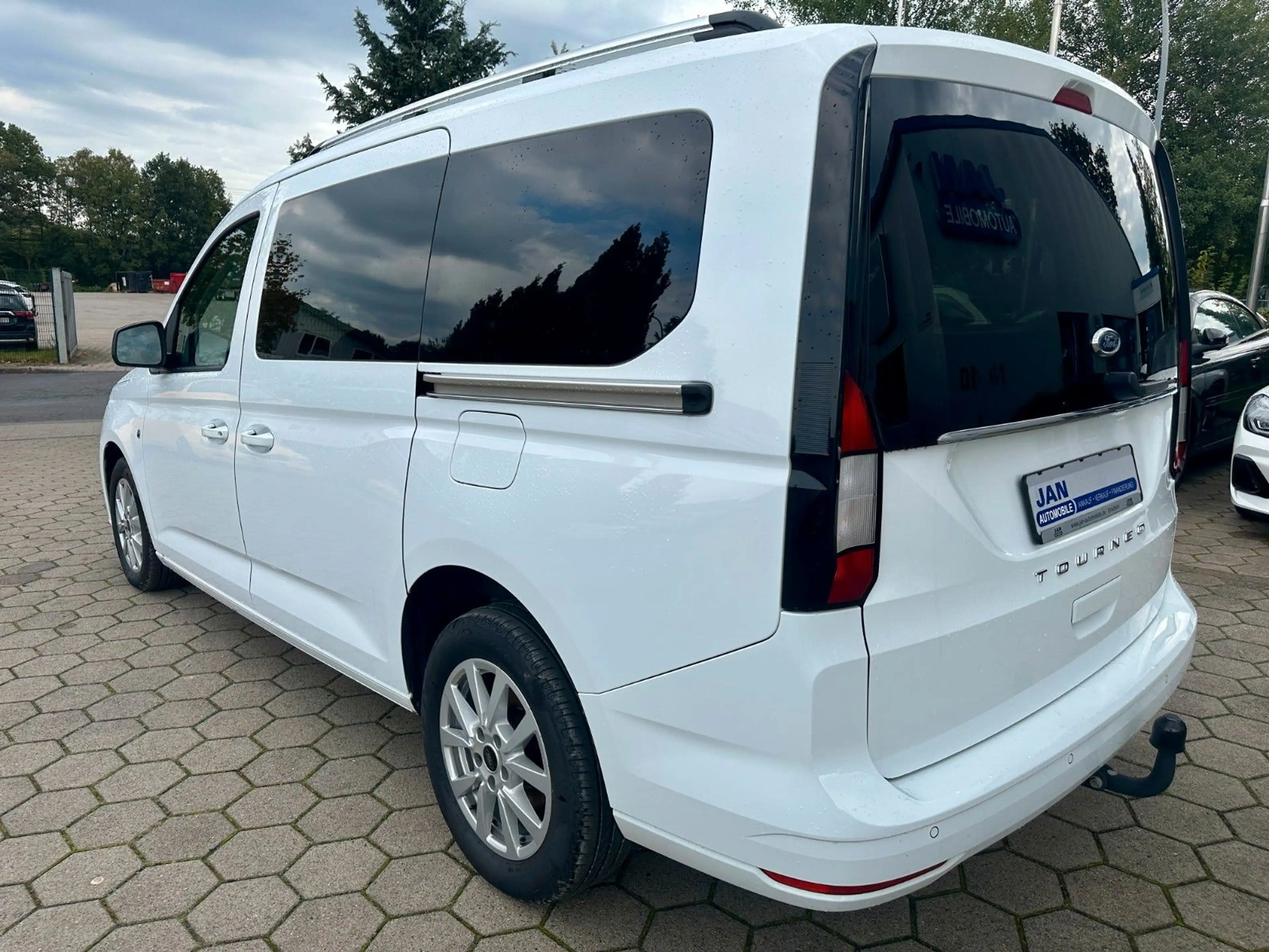 Ford Grand Tourneo Connect 2.0 EcoBlue TITANIUM — photo 6