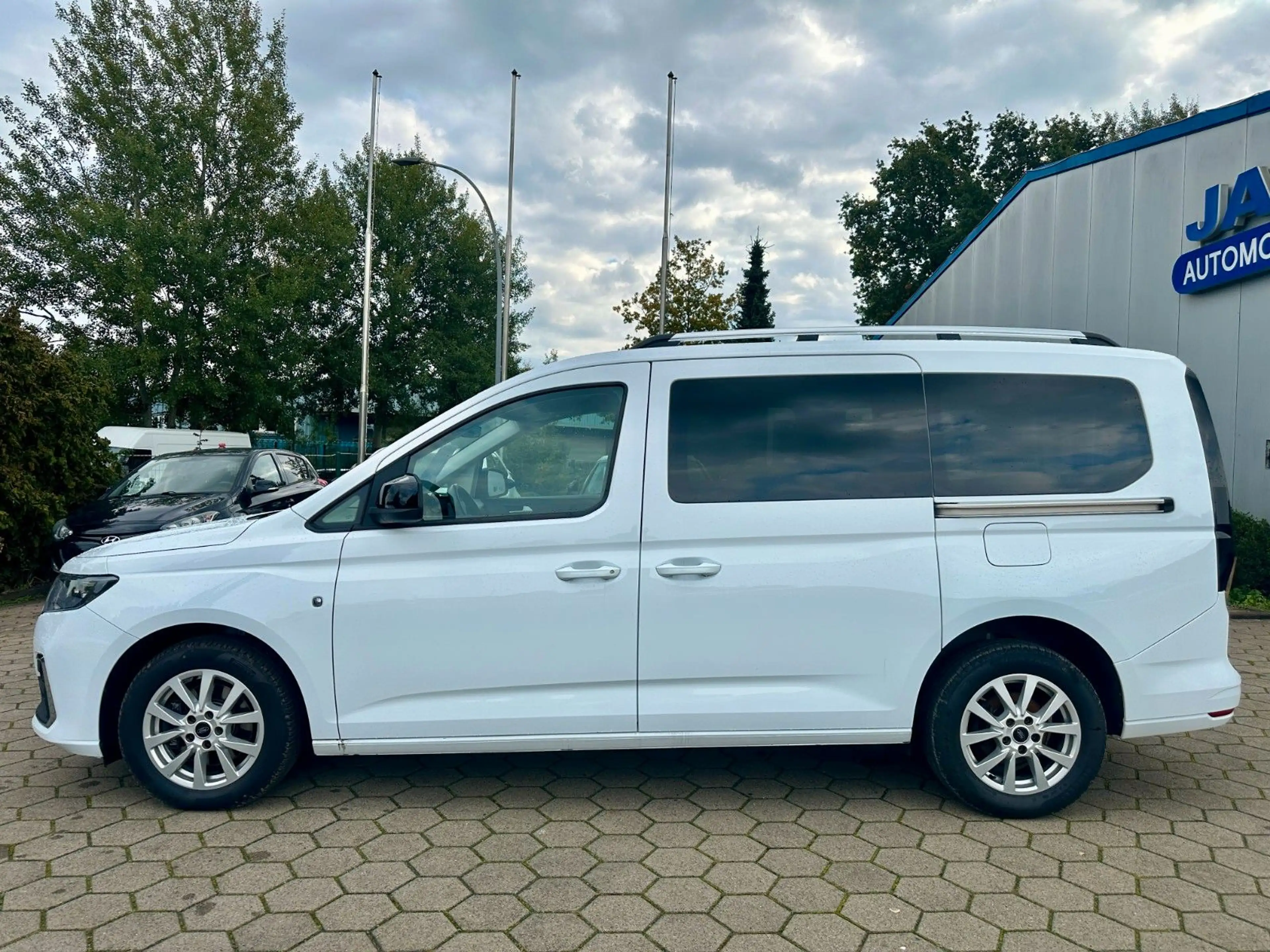 Ford Grand Tourneo Connect 2.0 EcoBlue TITANIUM — photo 7