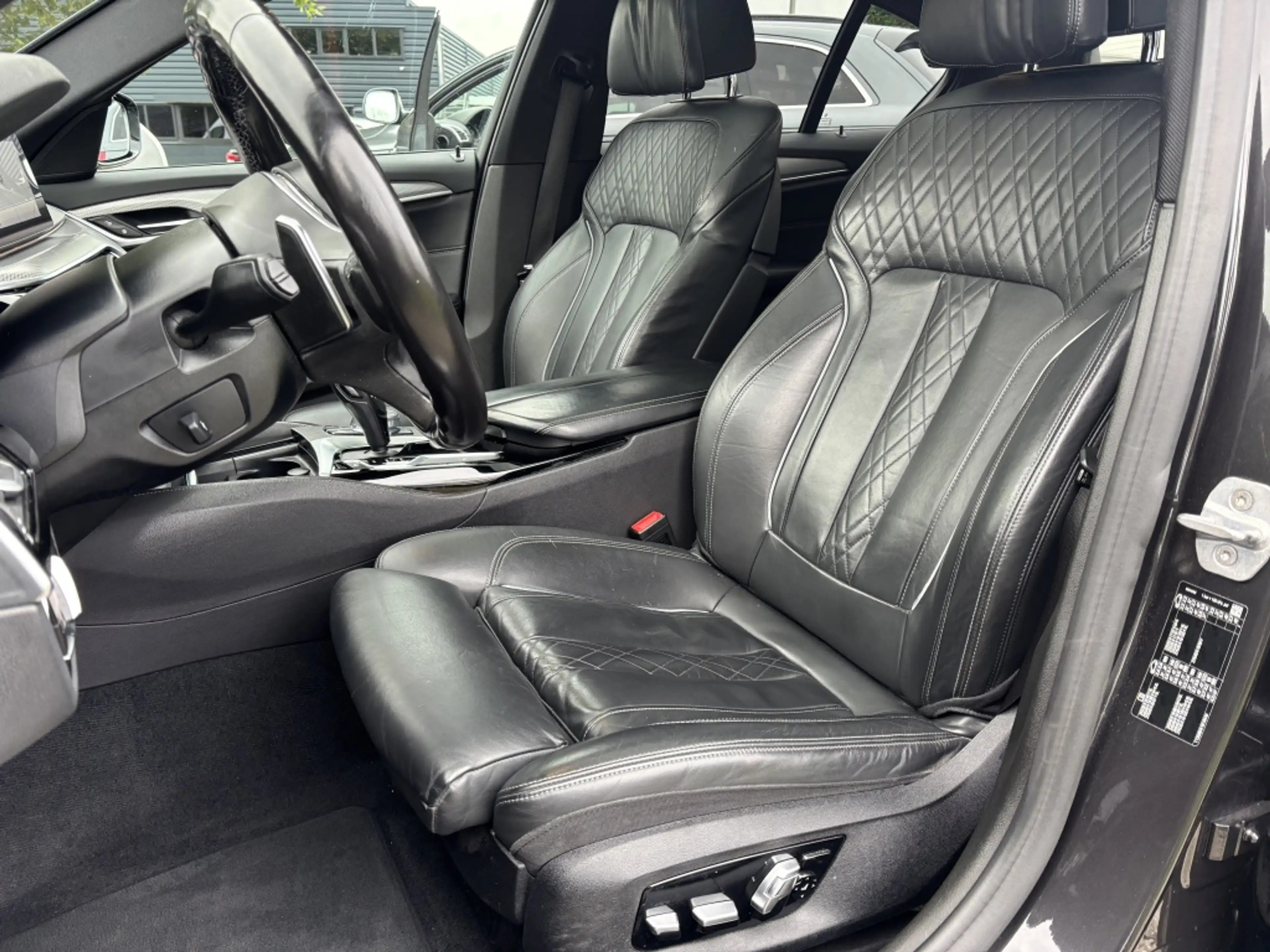 BMW 530 5-serie 530D Sedan 2019 M-Pakket Dealer Auto 1E Ei — photo 12