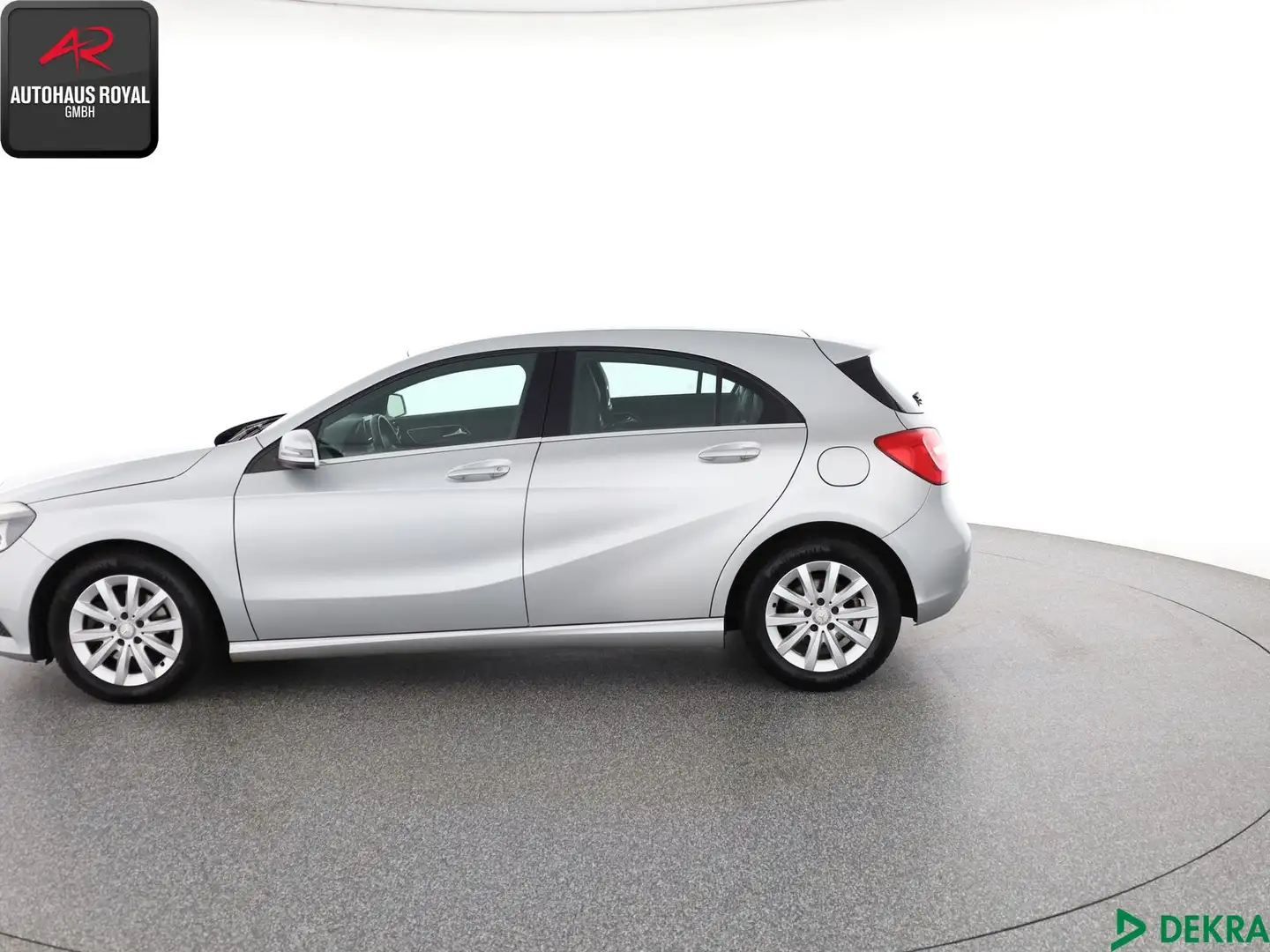 Mercedes-Benz A 180 A 180 STYLE SPORTSITZE,METALLIC,SCHECKHEFT,NAVI Plateado - 2