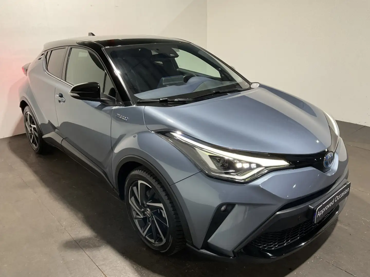 Toyota C-HR 2.0 Hybrid Bi-Tone Grijs - 2