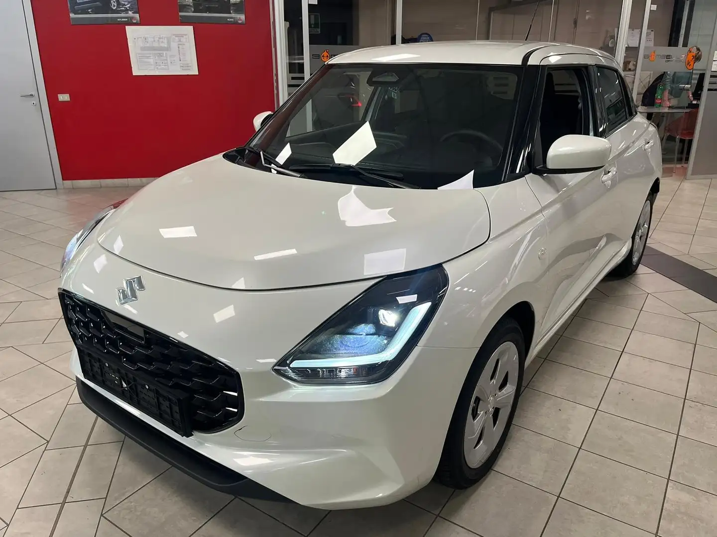 Suzuki Swift 1.2h new model Hybrid da 16990€ Bianco - 1