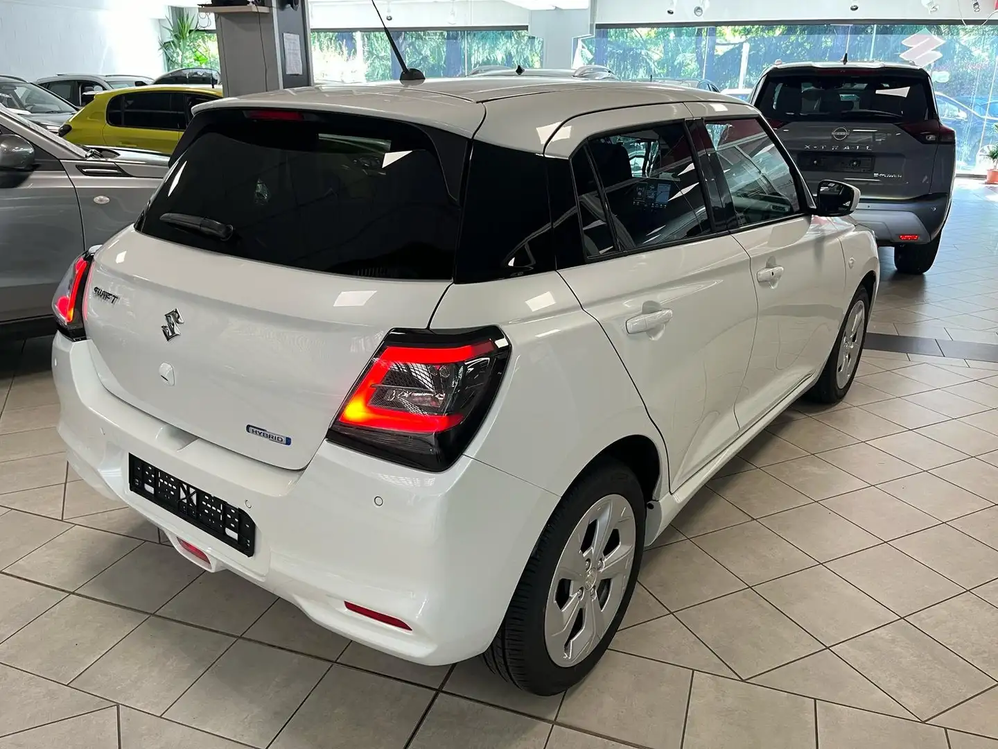Suzuki Swift 1.2h new model Hybrid da 16990€ Bianco - 2