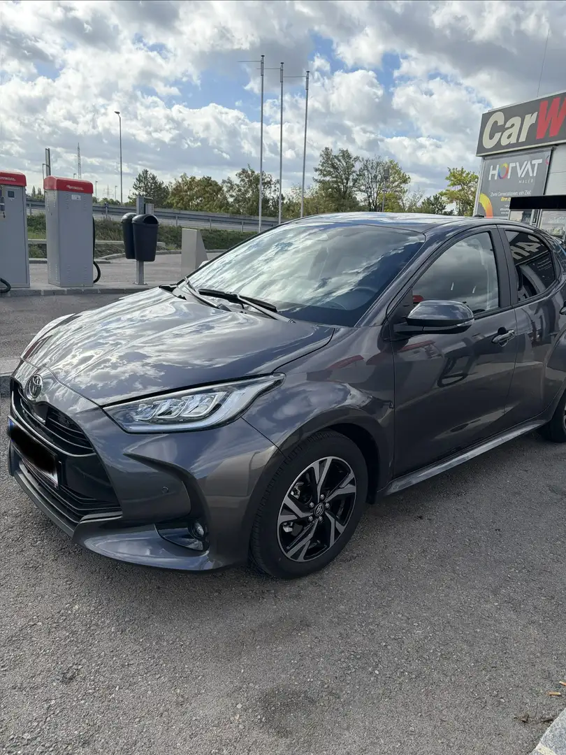 Toyota Yaris Yaris 1,5 VVT-i Hybrid Active Drive Grau - 1