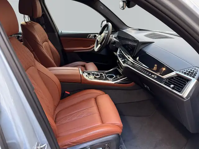 BMW X7 view 9