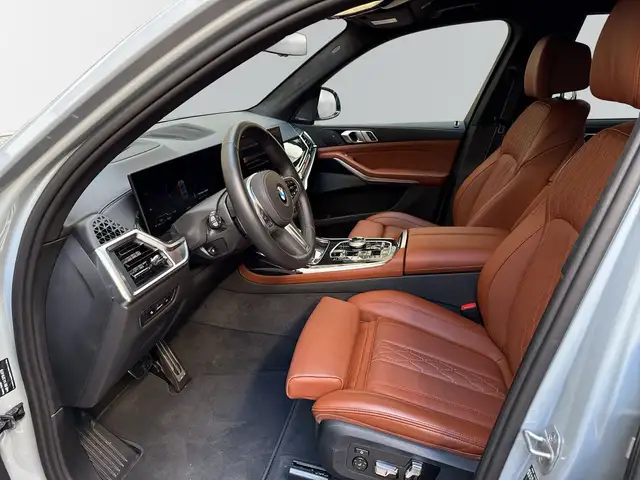 BMW X7 view 8