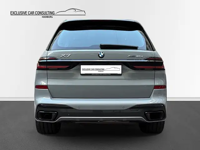 BMW X7 view 5