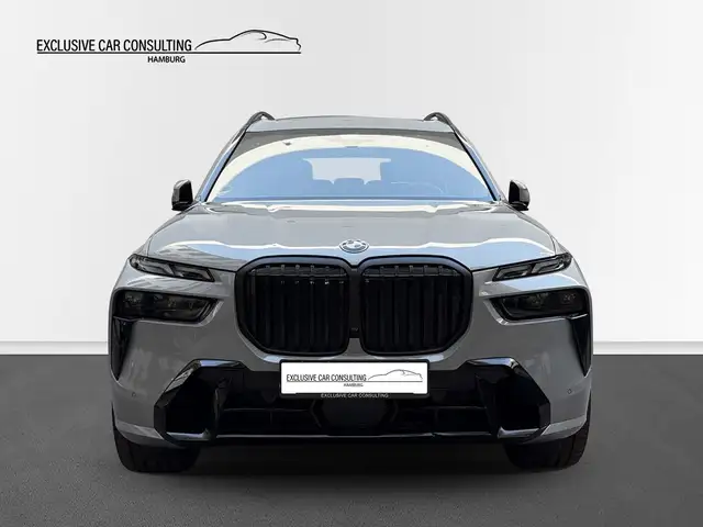 BMW X7 view 2