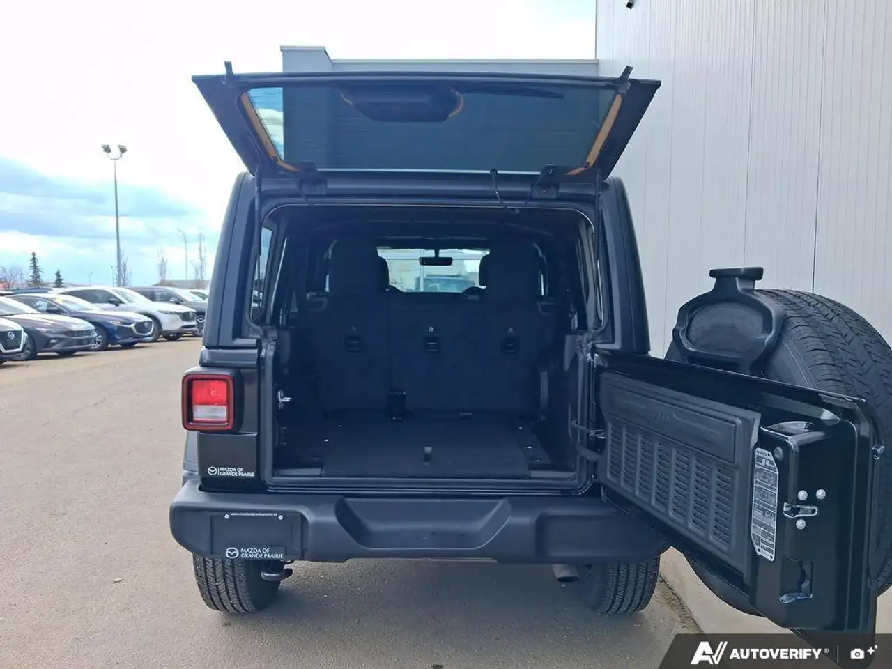 Jeep Wrangler снимка Jeep Wrangler