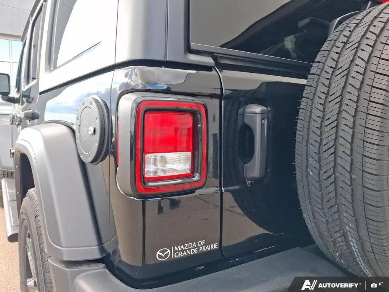 Jeep Wrangler снимка Jeep Wrangler