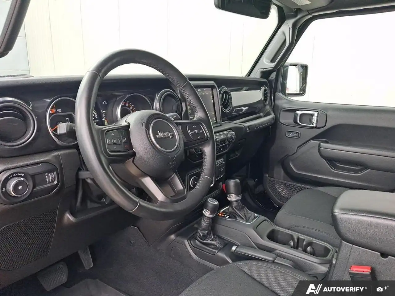 Jeep Wrangler снимка Jeep Wrangler