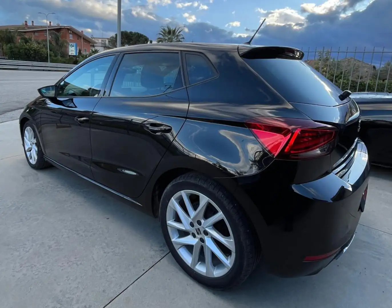 SEAT Ibiza Ibiza V 2017 1.0 ecotsi FR 95cv Negro - 2