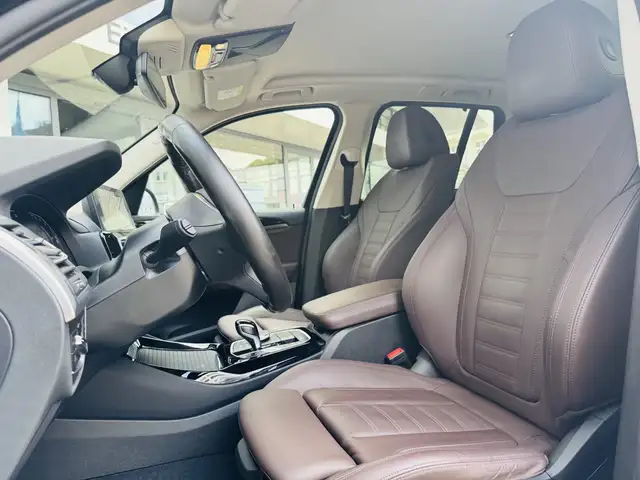 BMW X3 view 8