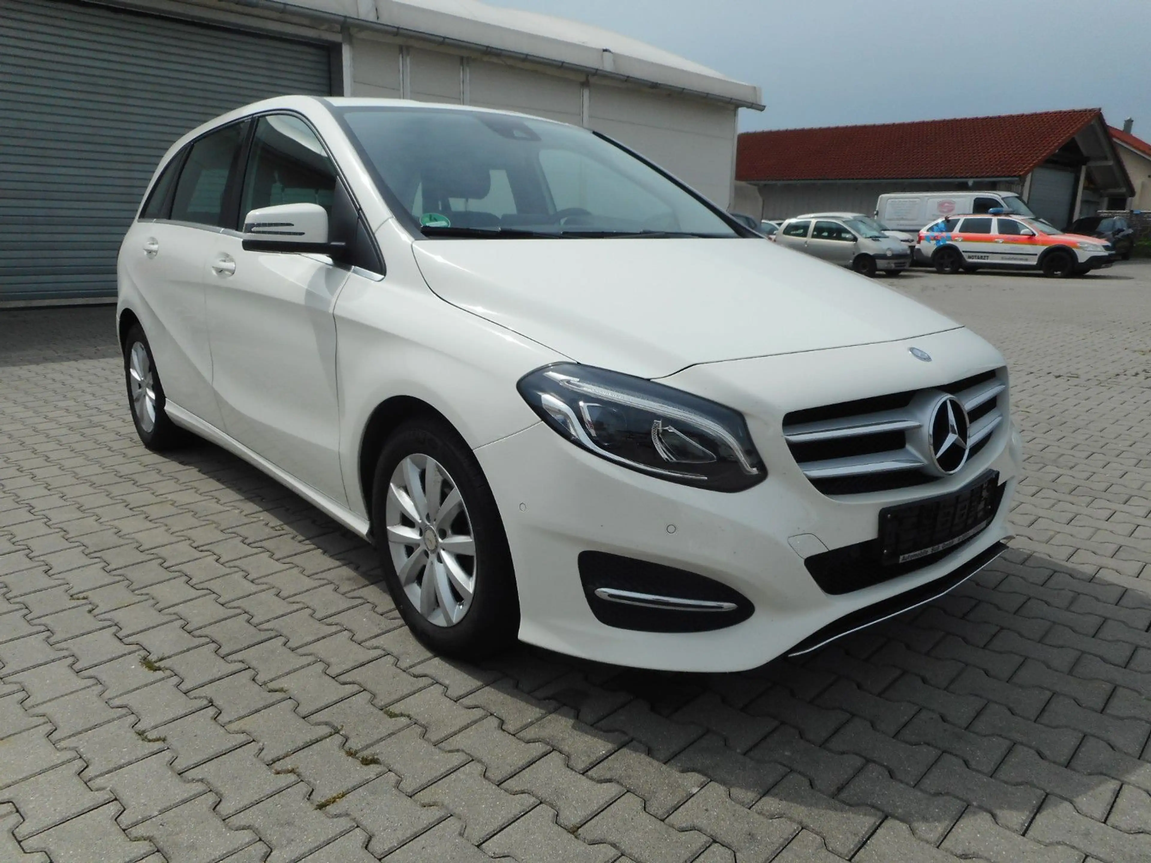 Mercedes-Benz B 180 LED PDC Navi MB-werkstattgepflegt HU 03/28