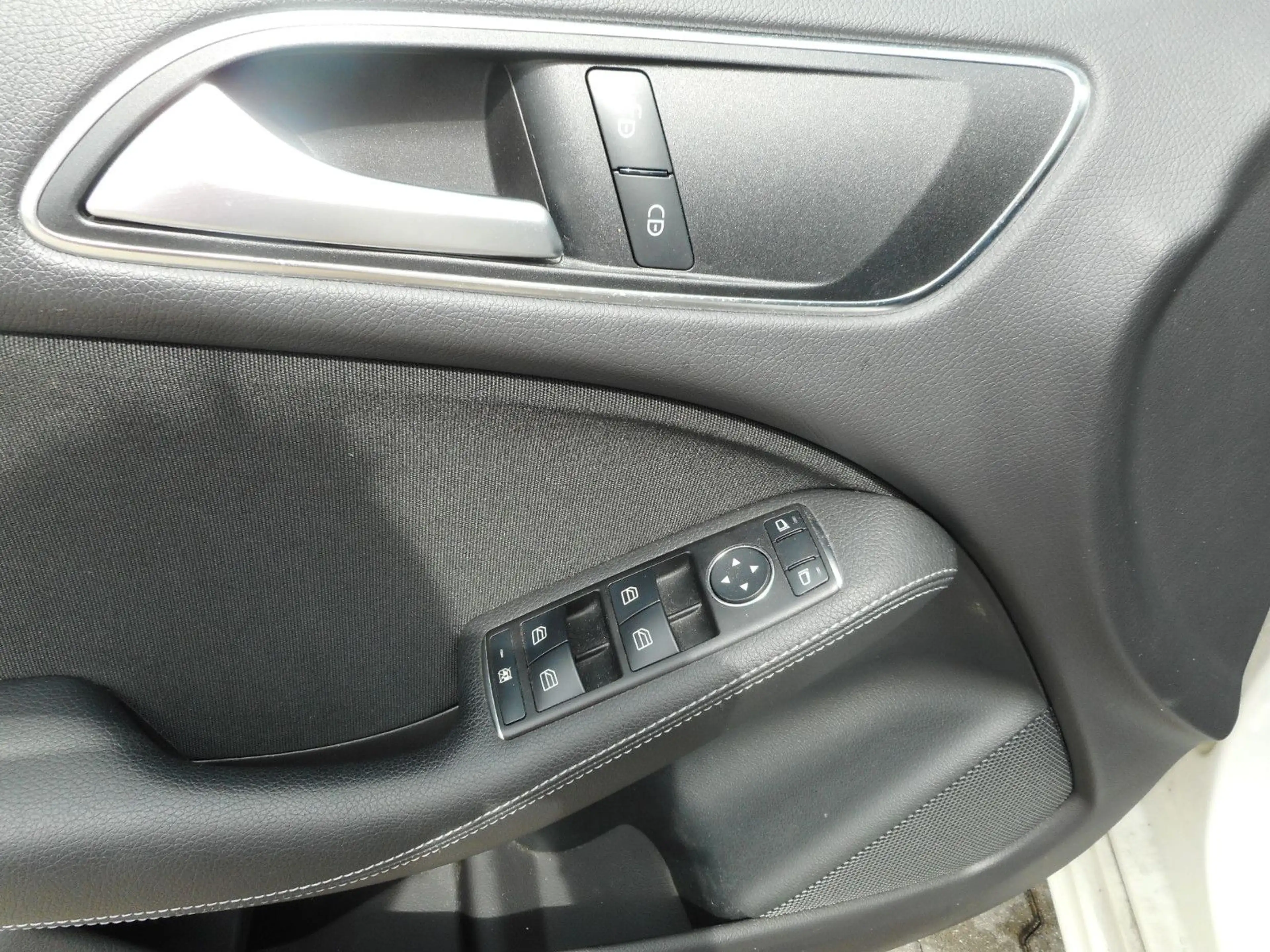 Mercedes-Benz B 180 LED PDC Navi MB-werkstattgepflegt HU 03/28 — photo 14