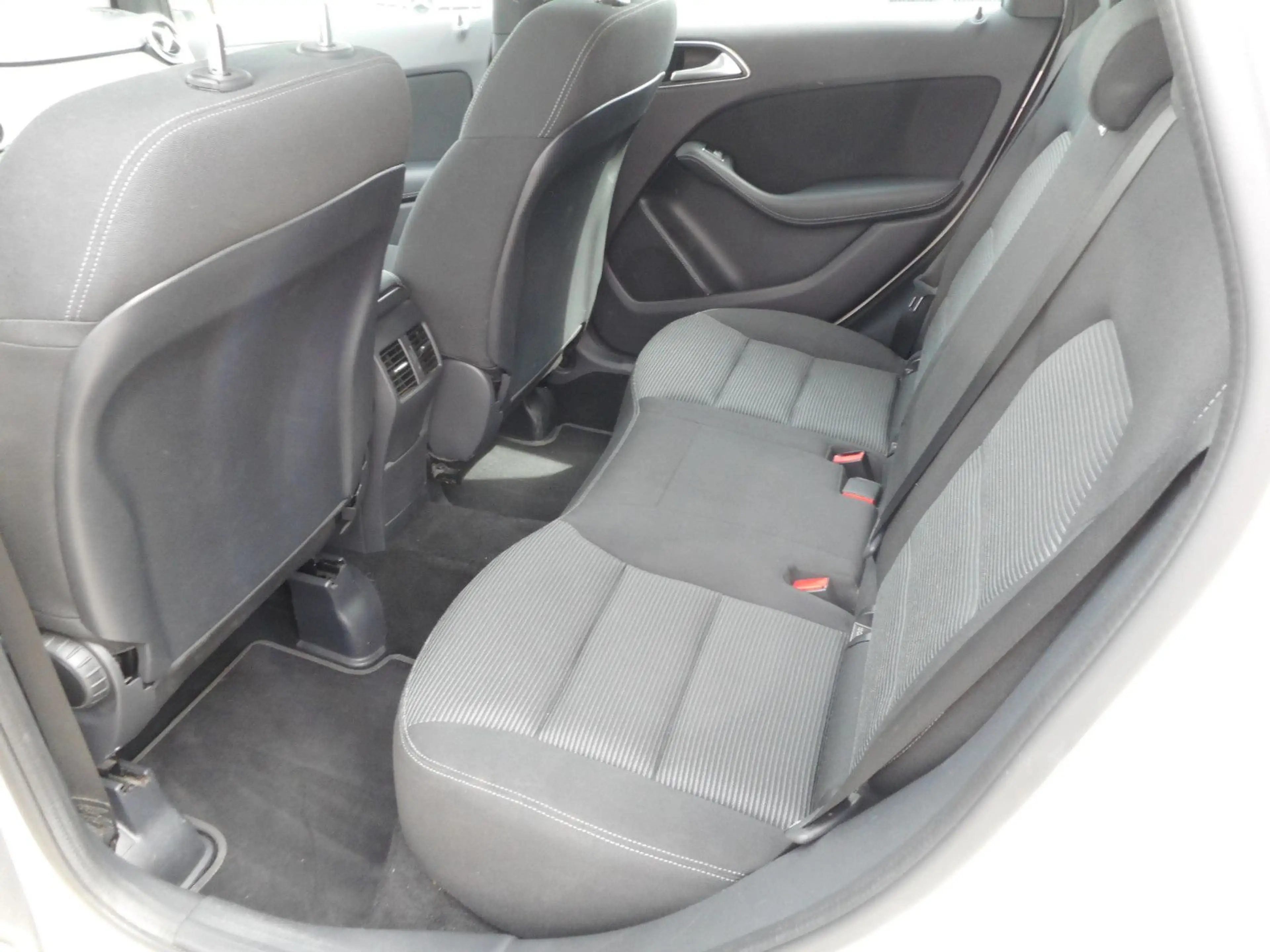 Mercedes-Benz B 180 LED PDC Navi MB-werkstattgepflegt HU 03/28 — photo 11