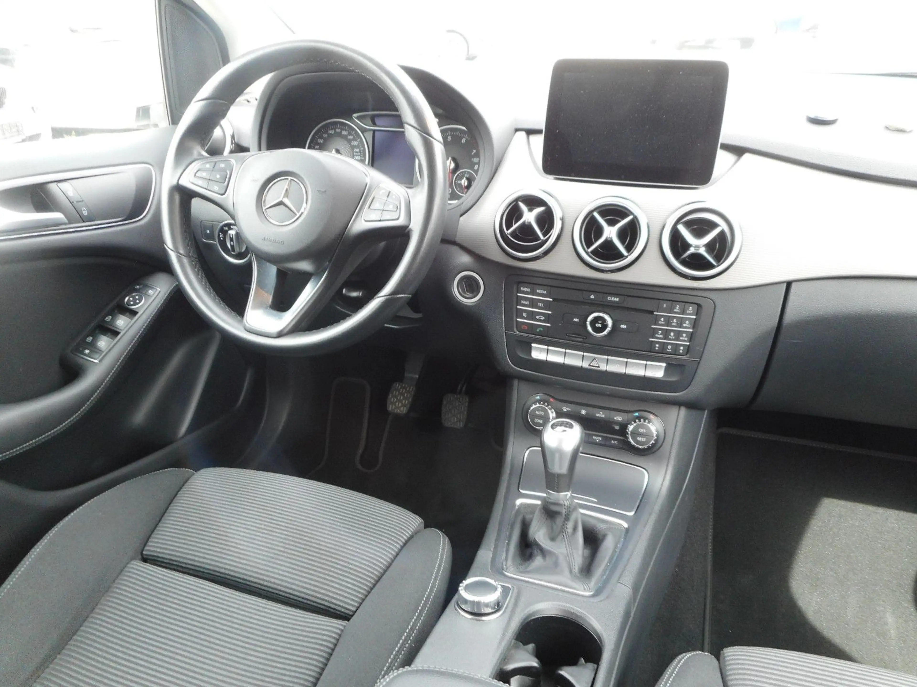 Mercedes-Benz B 180 LED PDC Navi MB-werkstattgepflegt HU 03/28 — photo 13