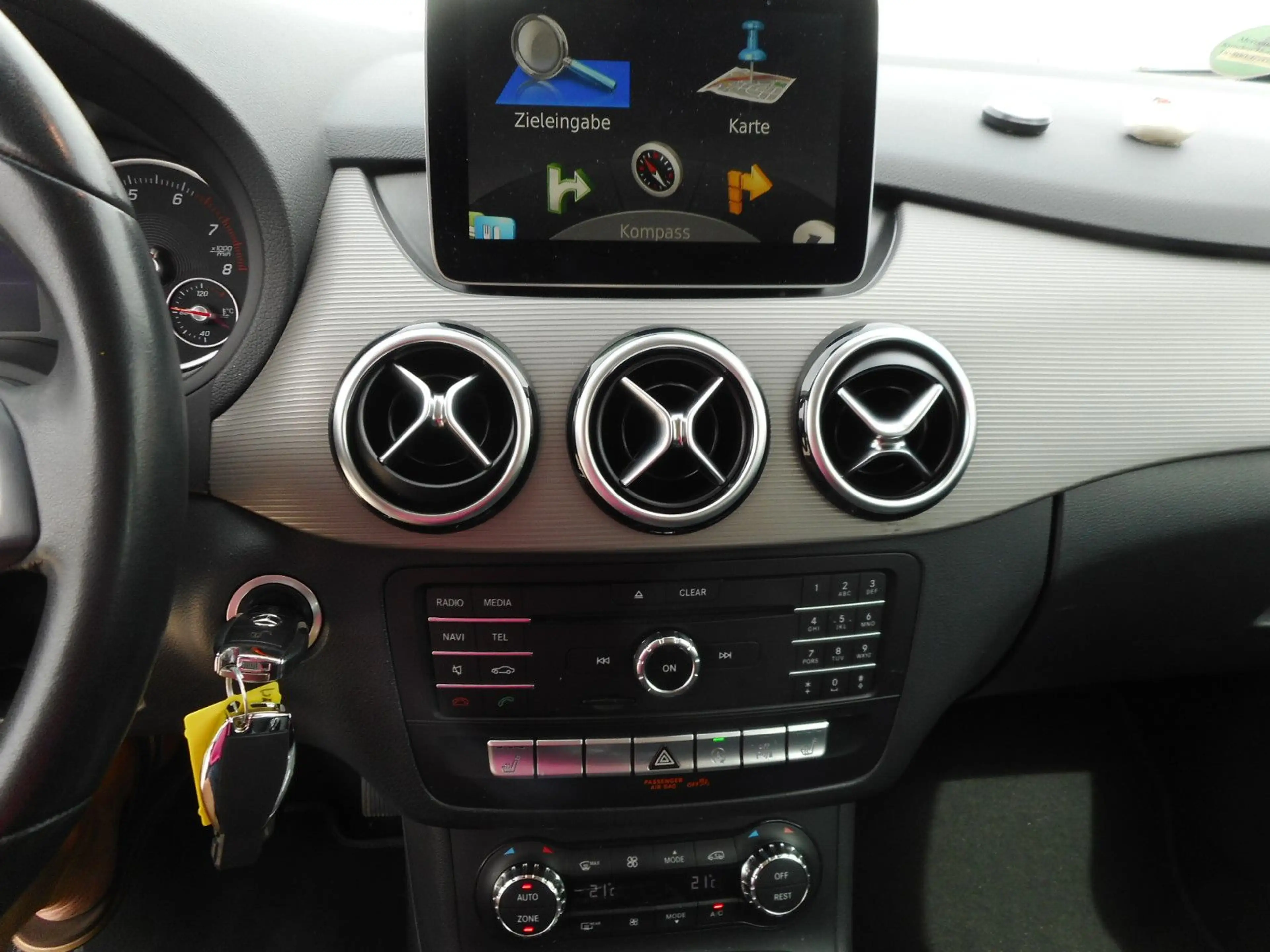 Mercedes-Benz B 180 LED PDC Navi MB-werkstattgepflegt HU 03/28 — photo 16