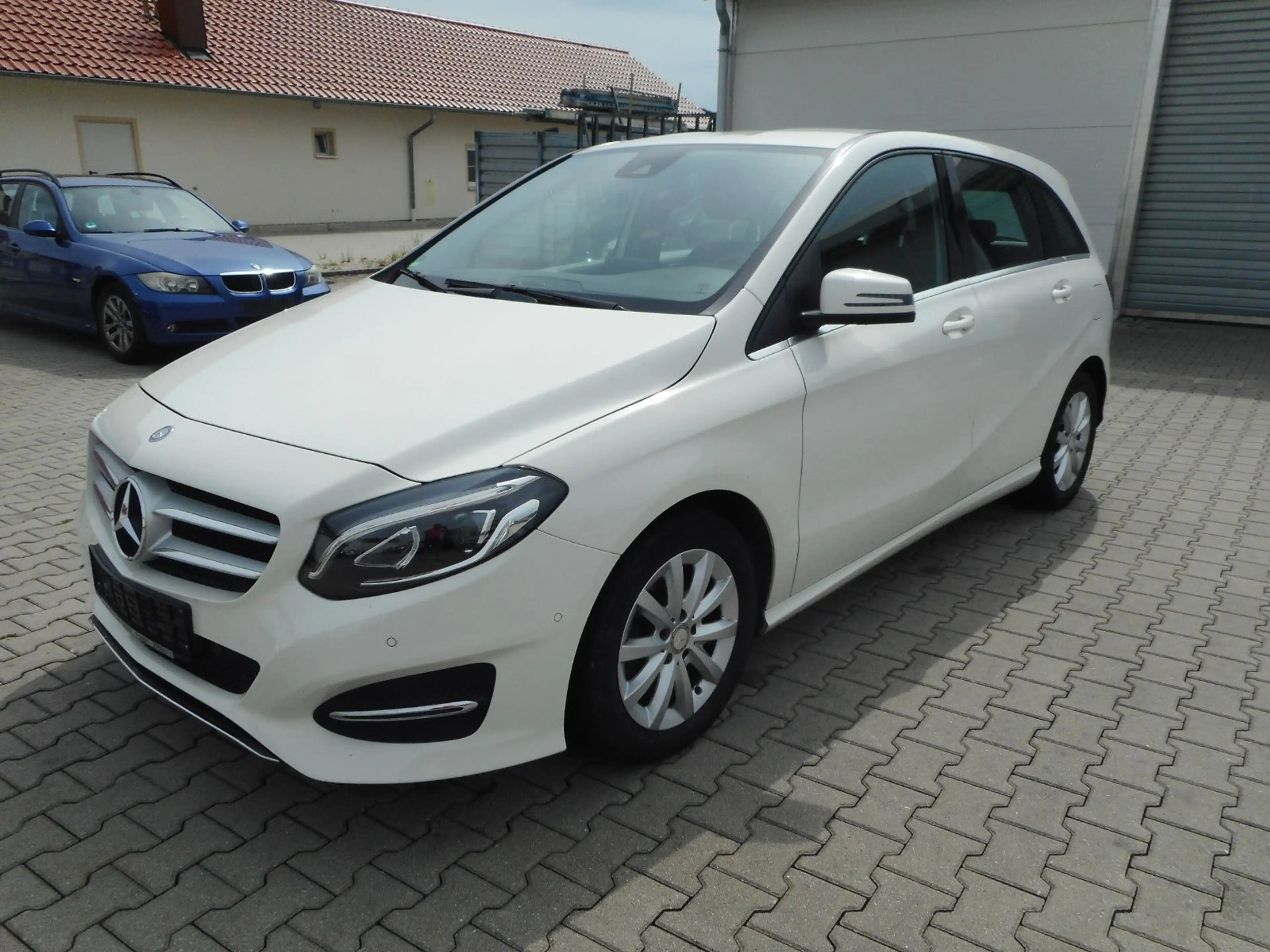 Mercedes-Benz B 180 LED PDC Navi MB-werkstattgepflegt HU 03/28 — photo 2