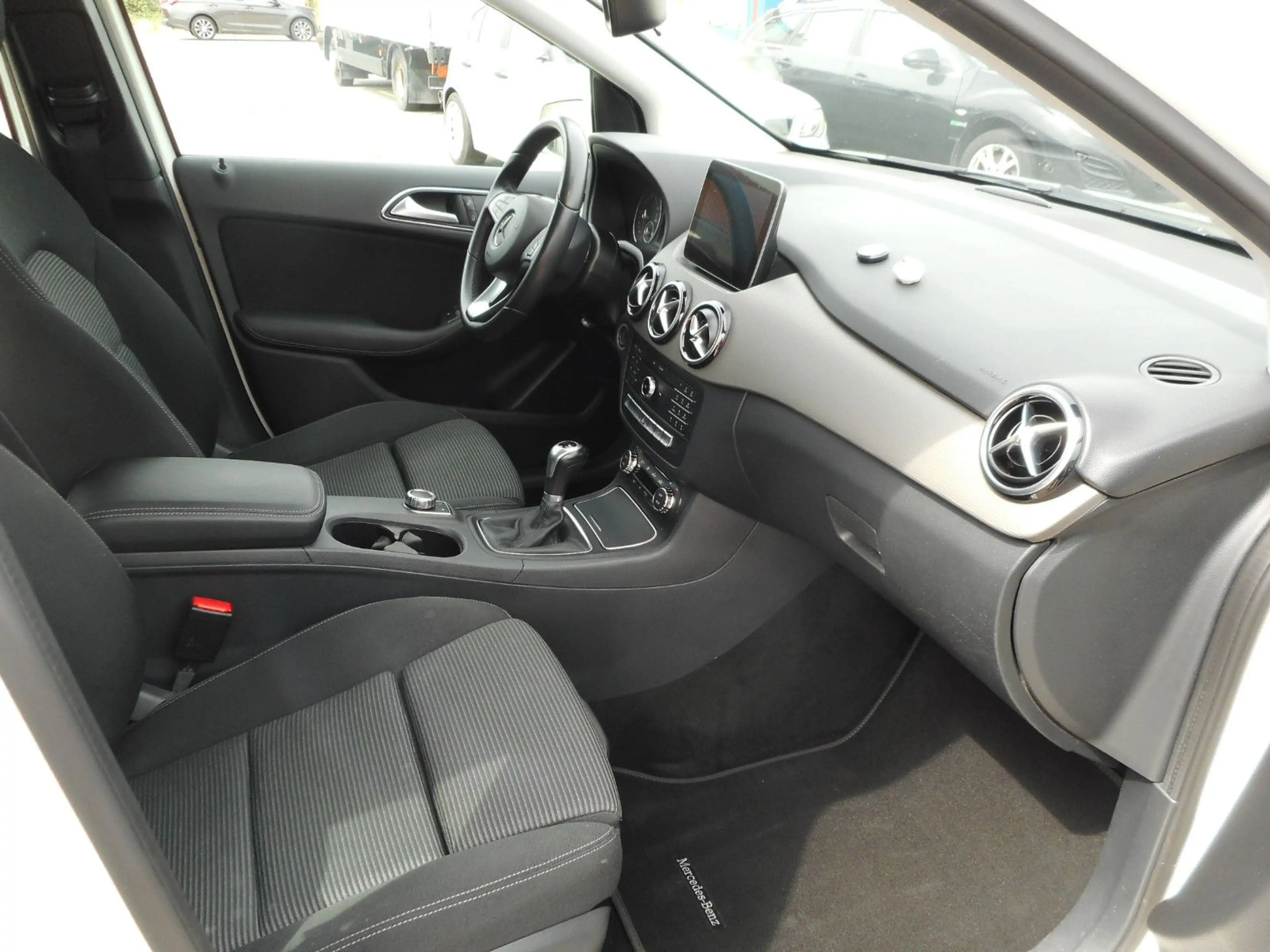 Mercedes-Benz B 180 LED PDC Navi MB-werkstattgepflegt HU 03/28 — photo 10
