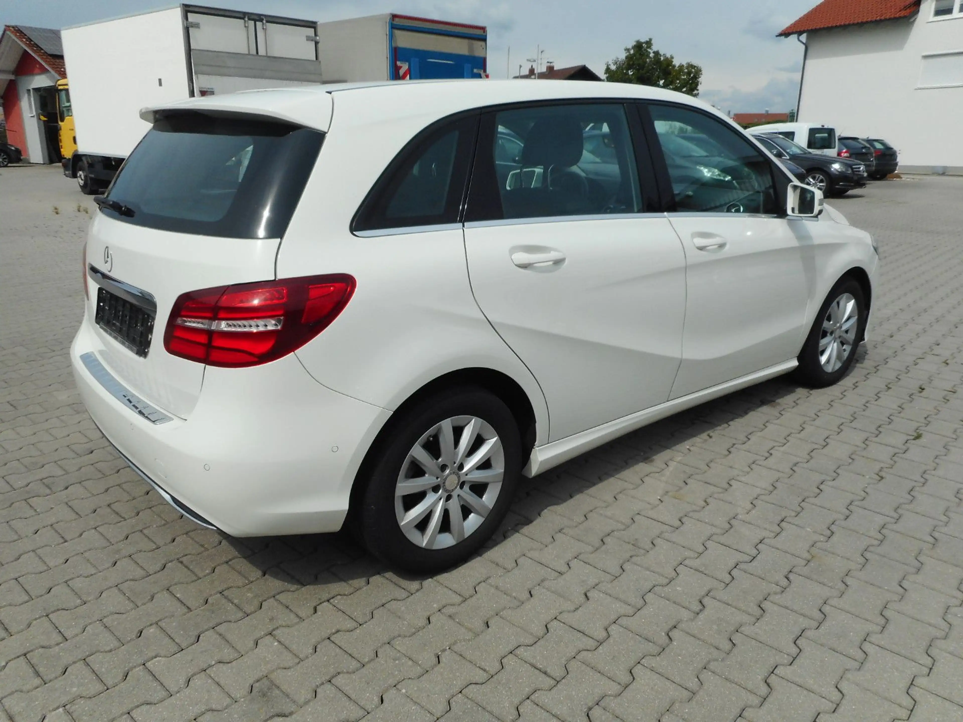 Mercedes-Benz B 180 LED PDC Navi MB-werkstattgepflegt HU 03/28 — photo 7