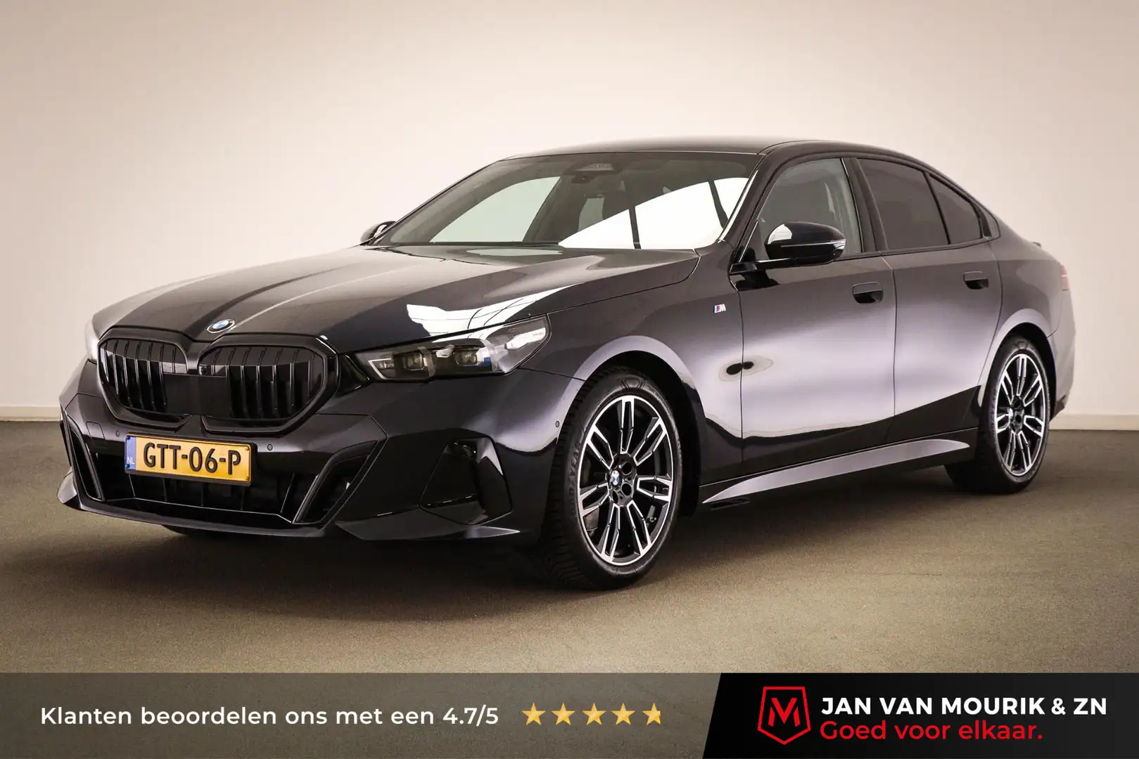 BMW 520 5-serie 520i M-Sport | COMFORT / INNOVATION / TRAV Zwart - 1