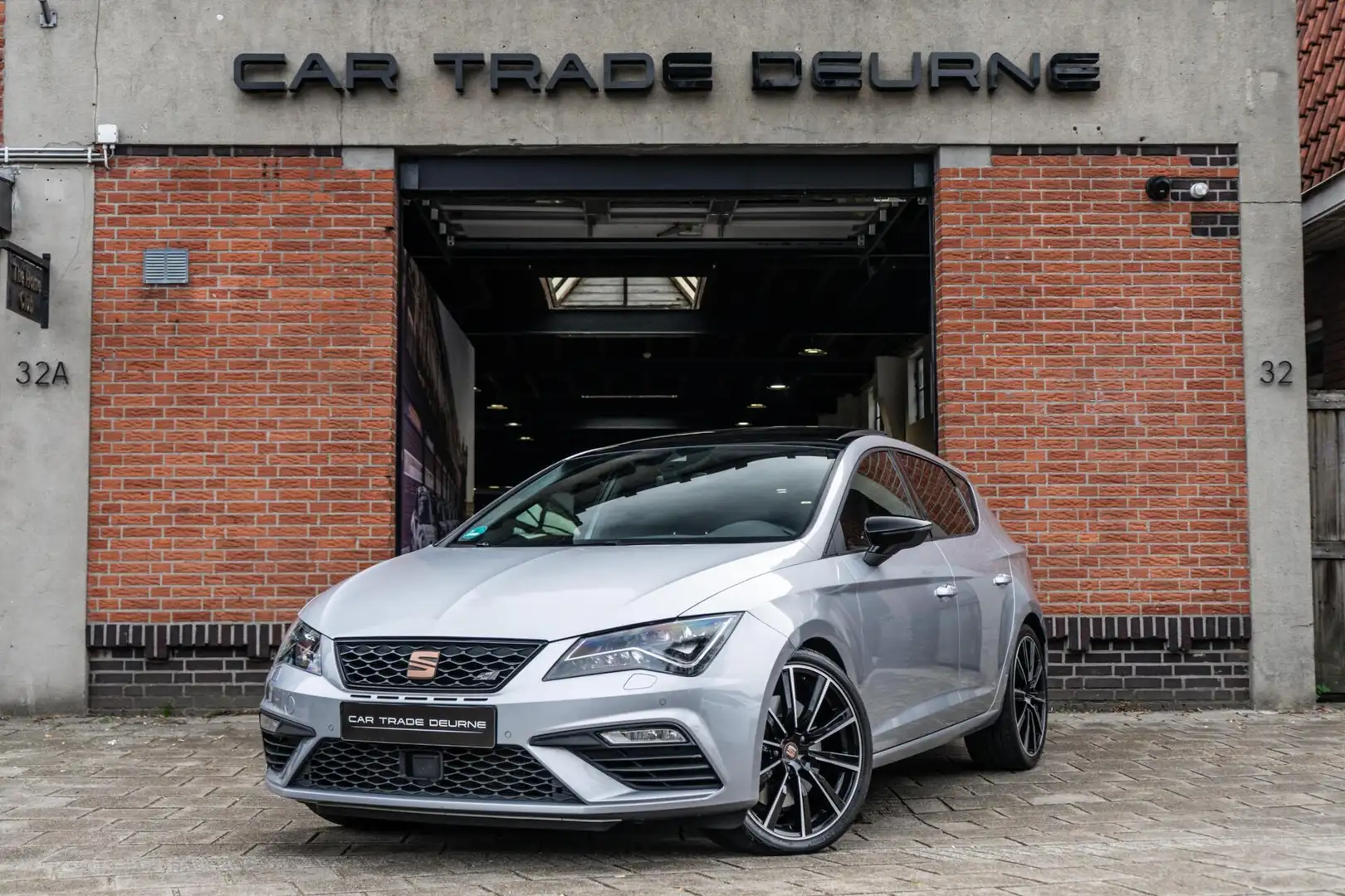 SEAT Leon 2.0 TSI CUPRA Pano / DCC / Beats Grijs - 1