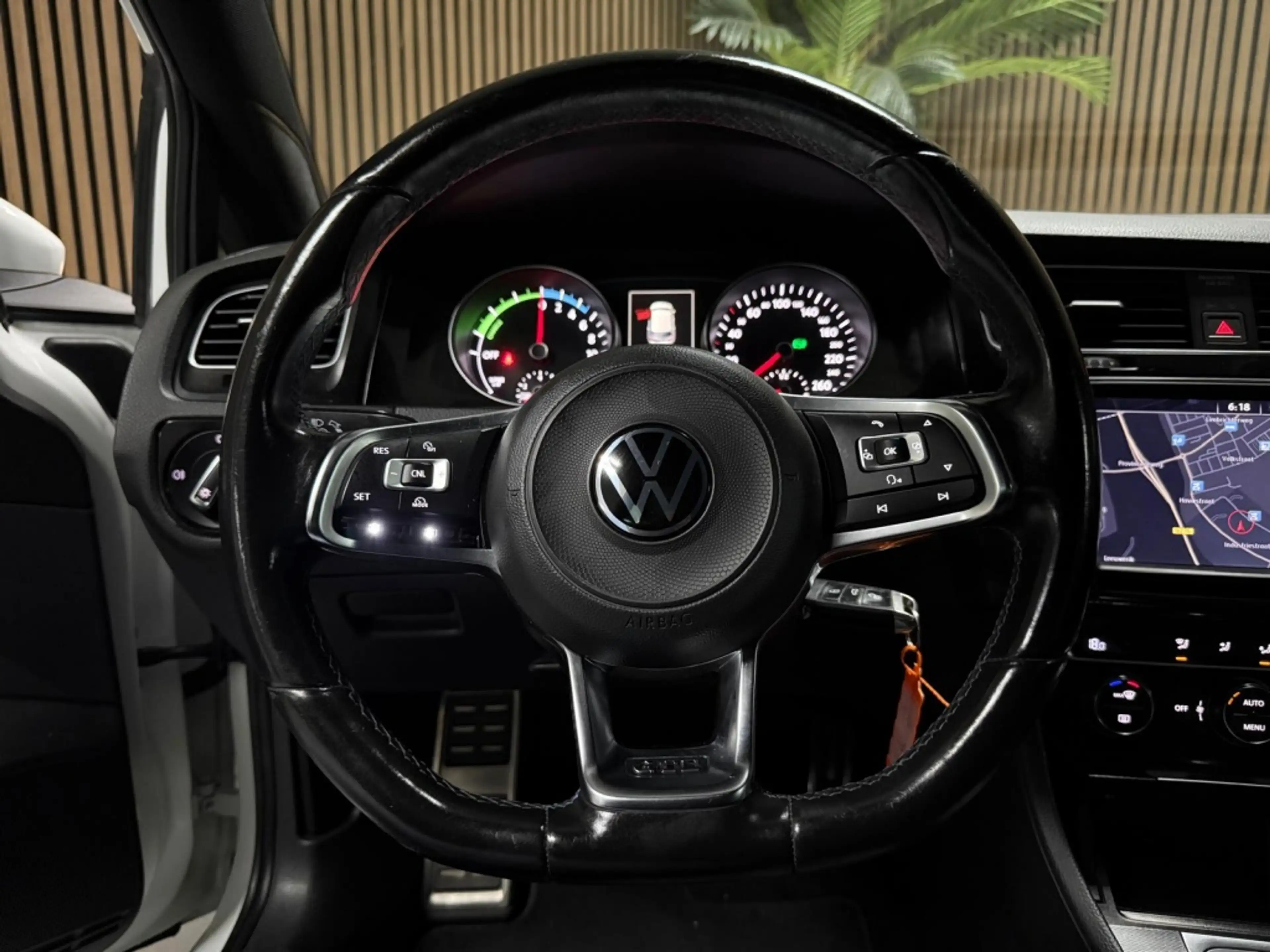 Volkswagen Golf GTE 1.4 TSI — photo 12