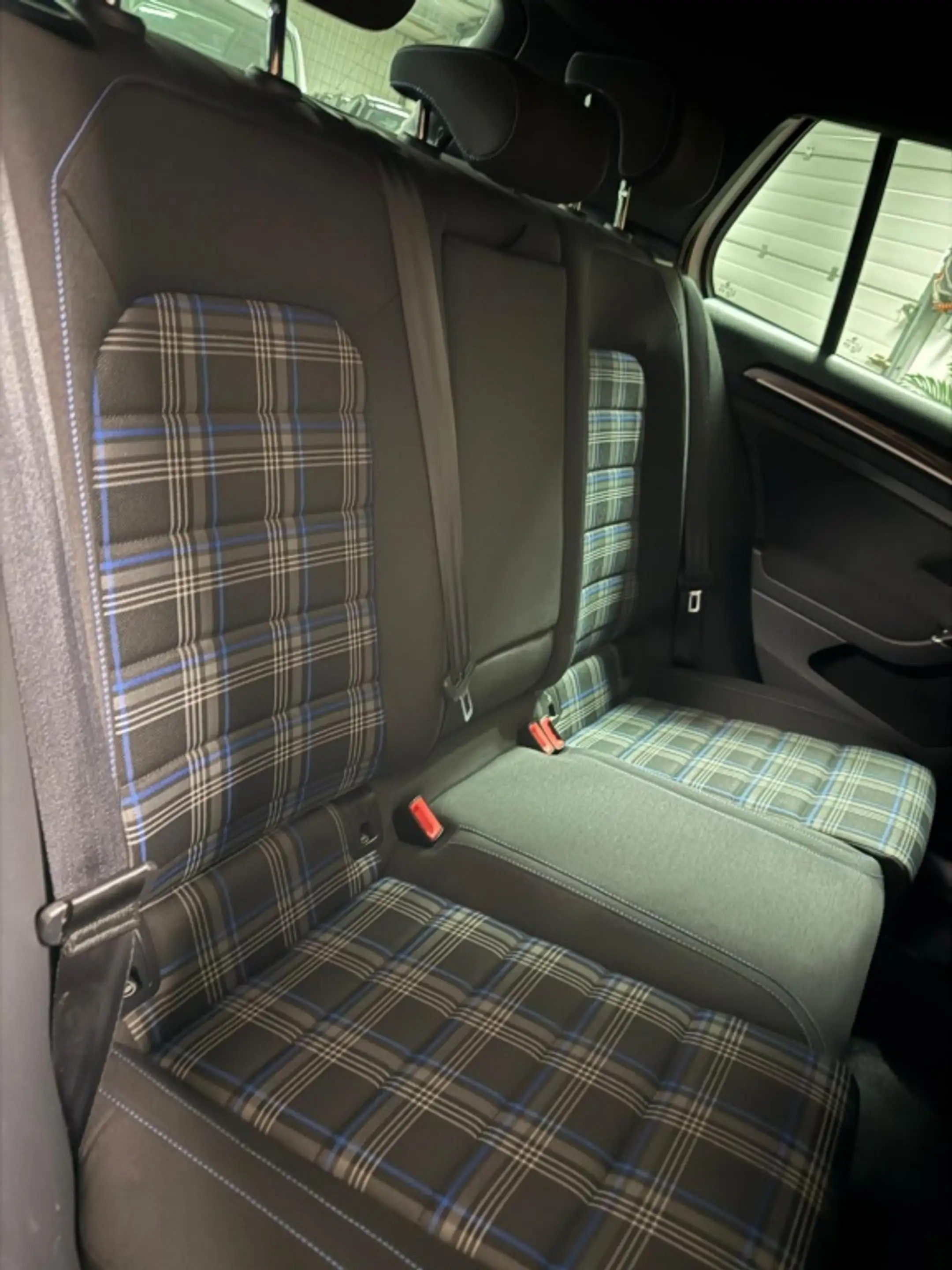 Volkswagen Golf GTE 1.4 TSI — photo 13